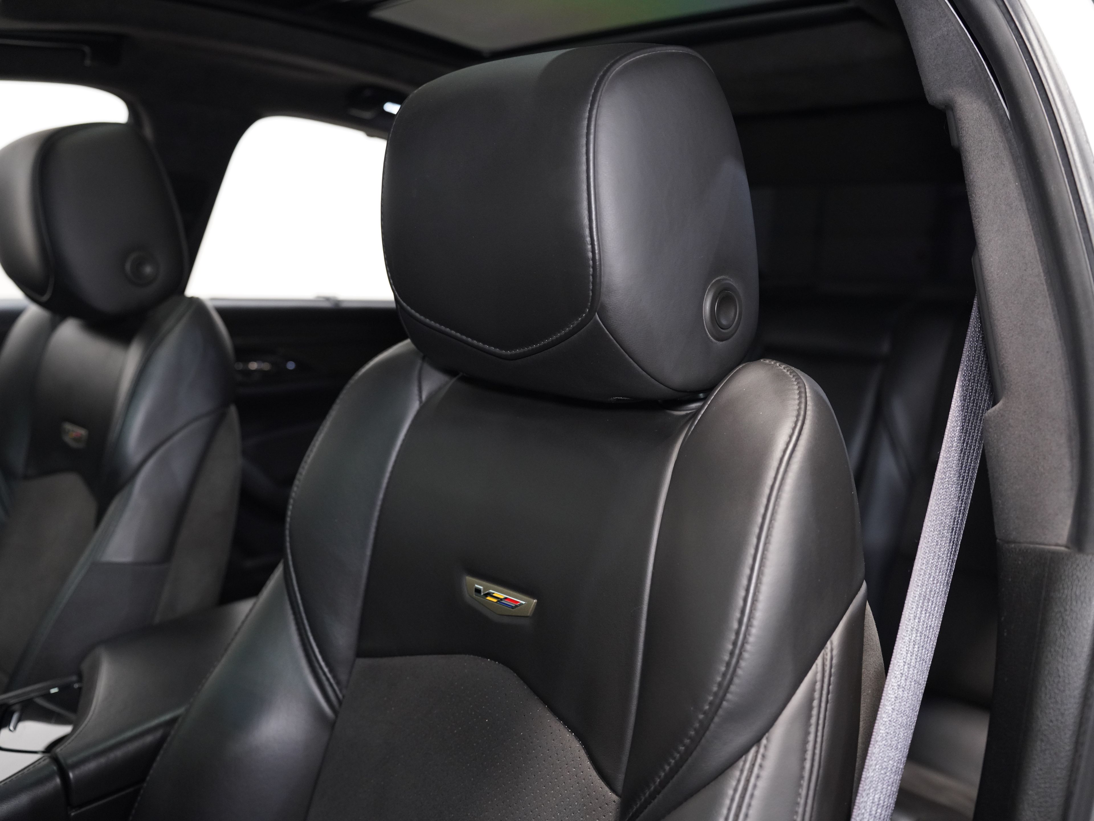 WHITE, 2017 CADILLAC CTS-V Image 32