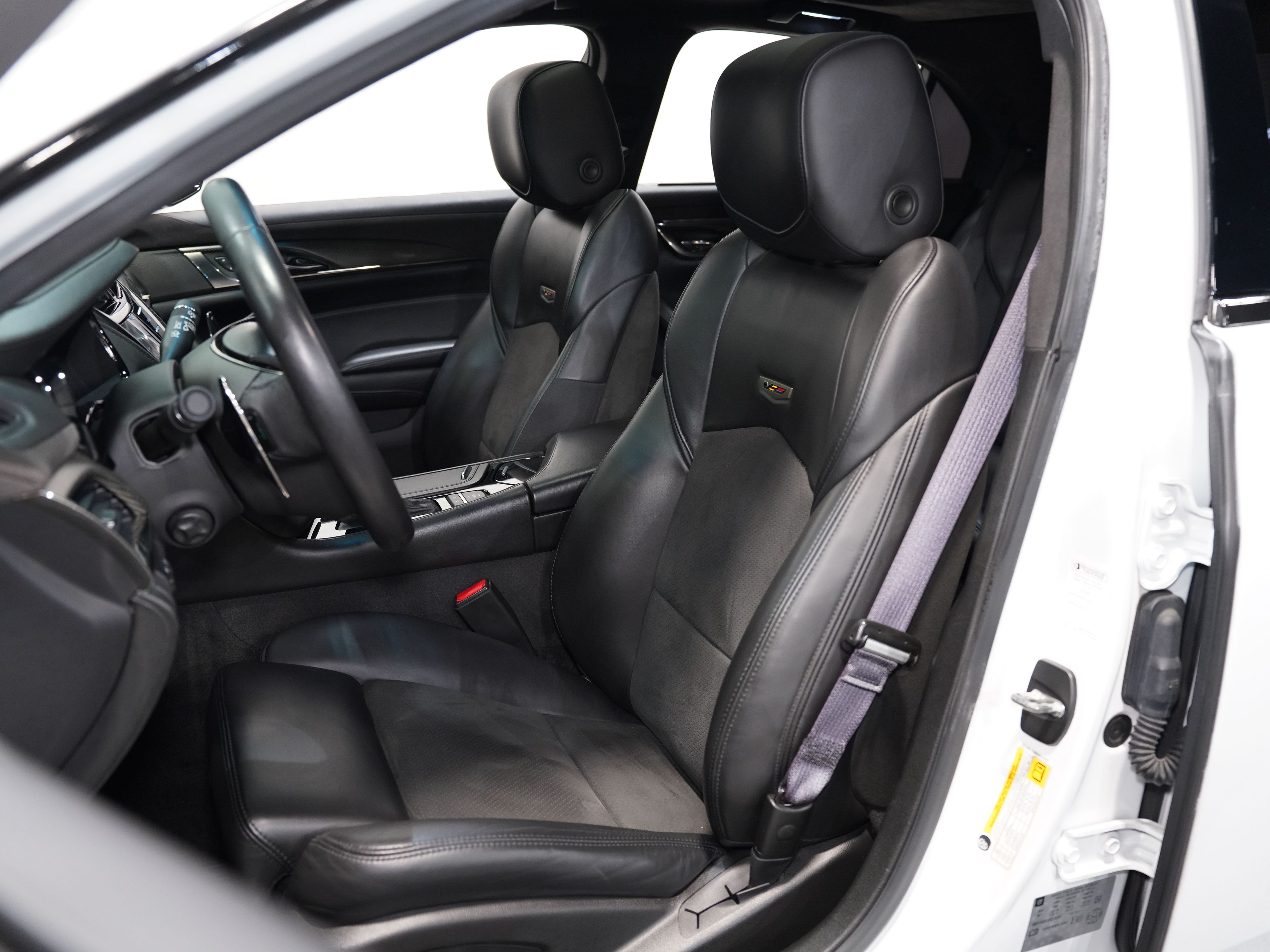 WHITE, 2017 CADILLAC CTS-V Image 33