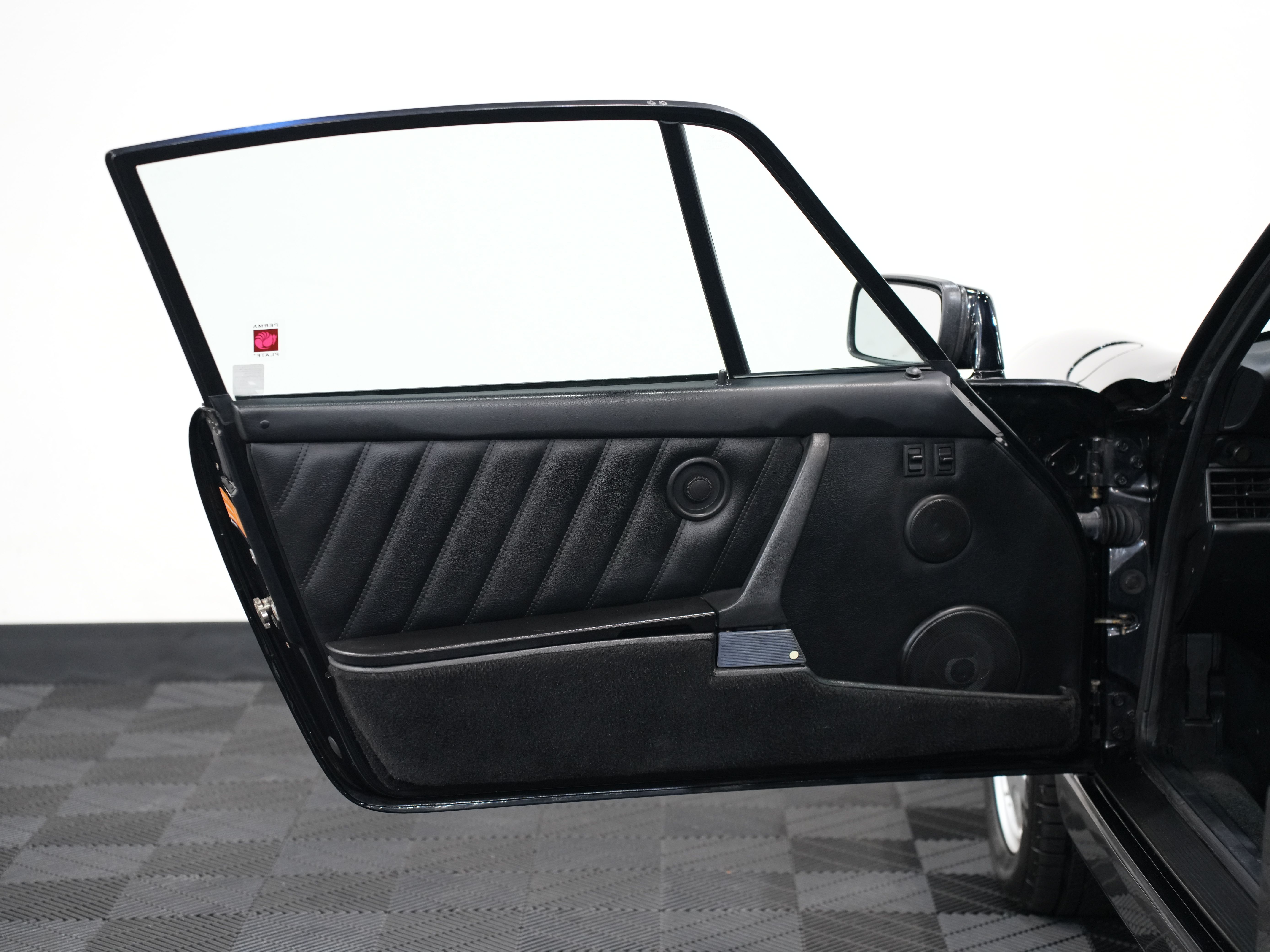 BLACK, 1991 PORSCHE 911 Image 24