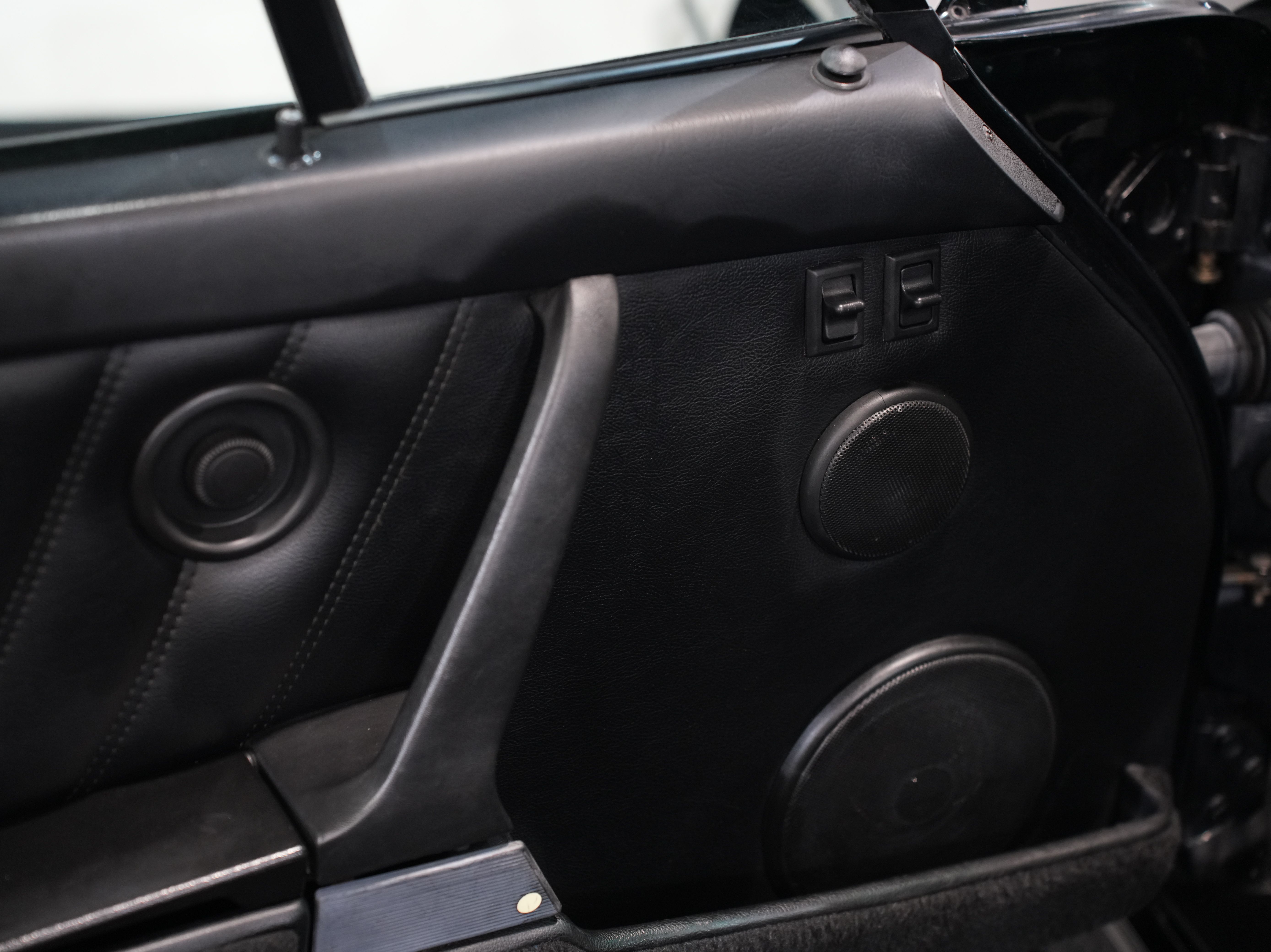 BLACK, 1991 PORSCHE 911 Image 25