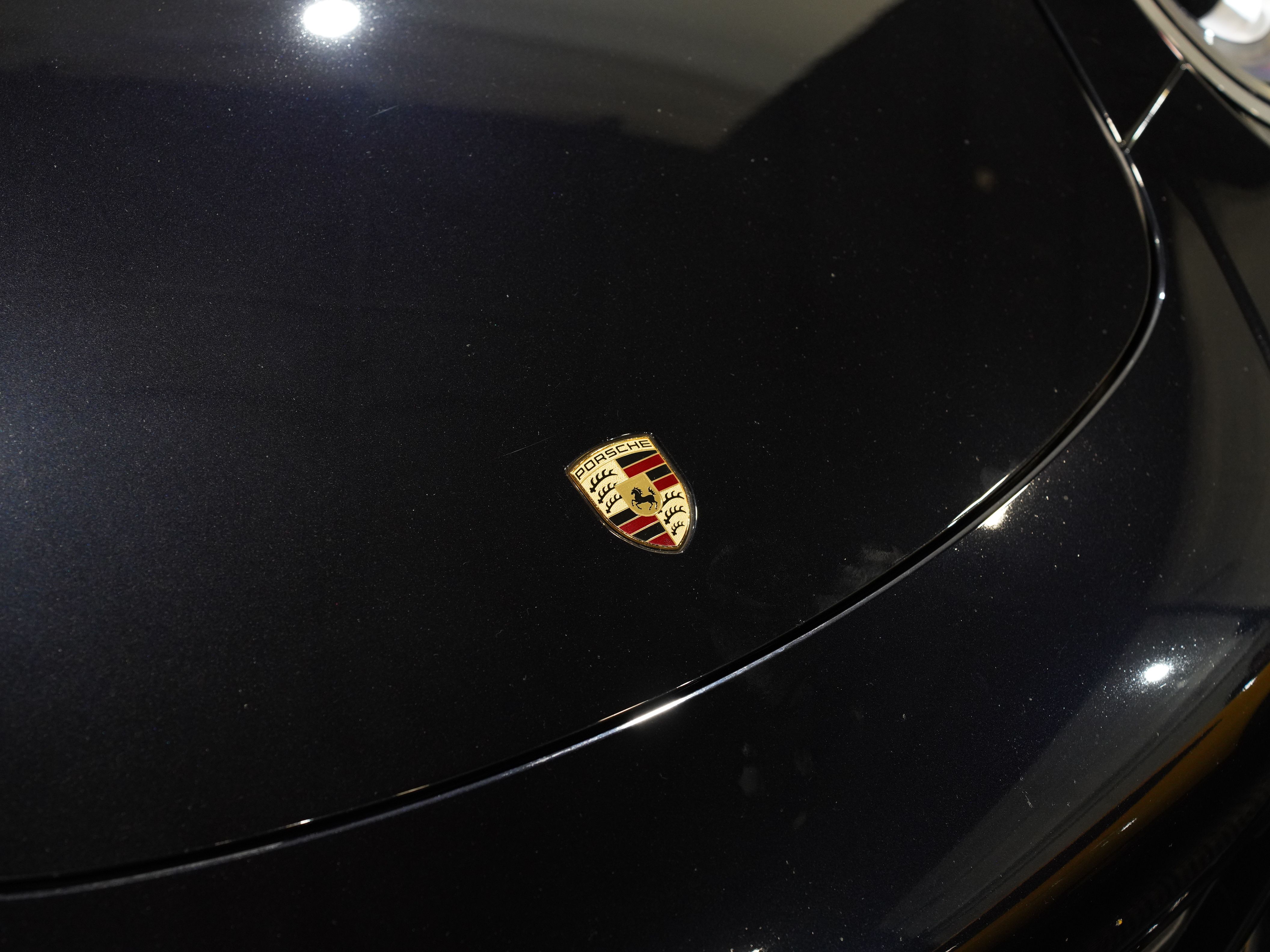 BLACK, 2017 PORSCHE 911 Image 13
