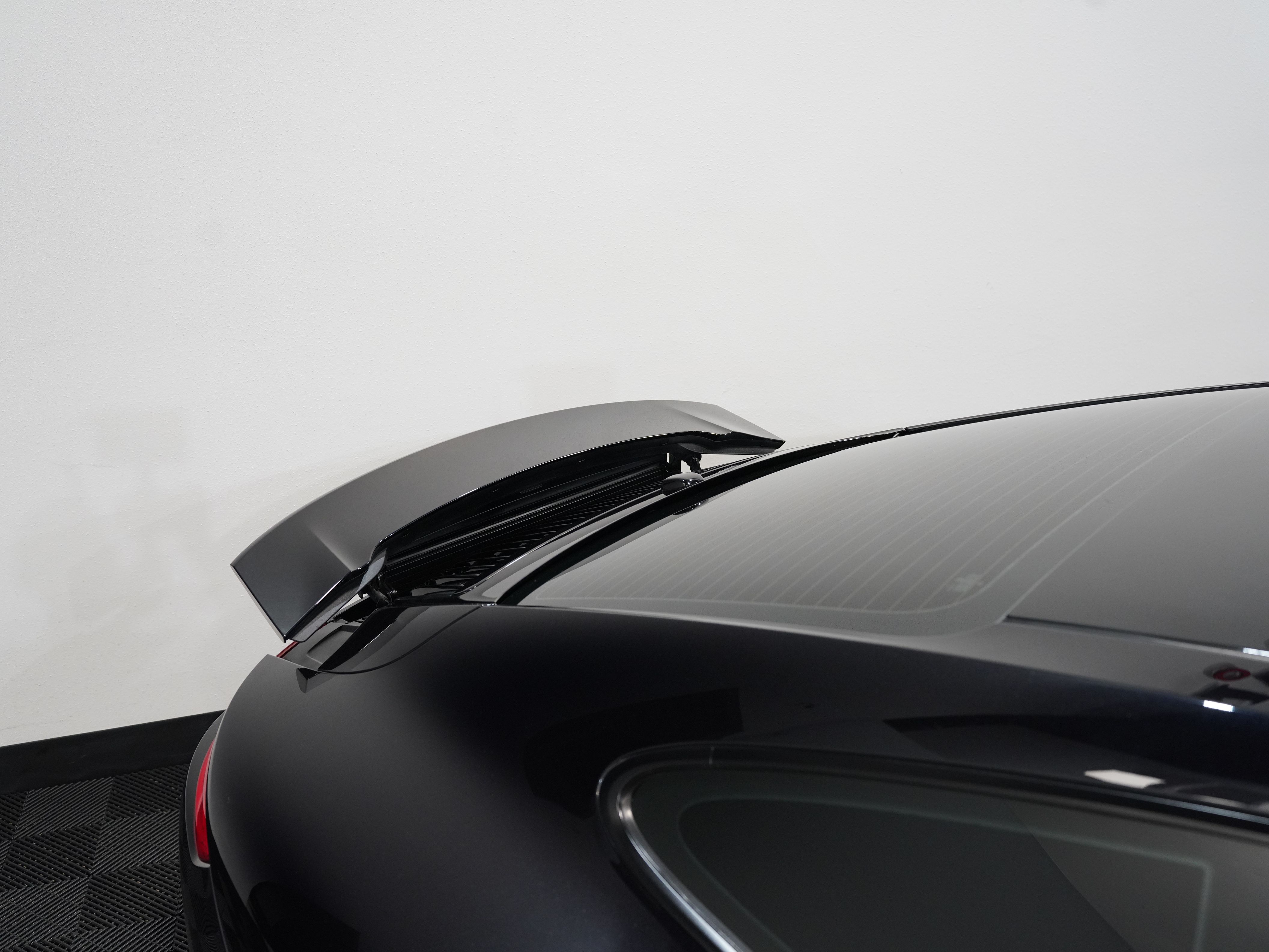 BLACK, 2017 PORSCHE 911 Image 15