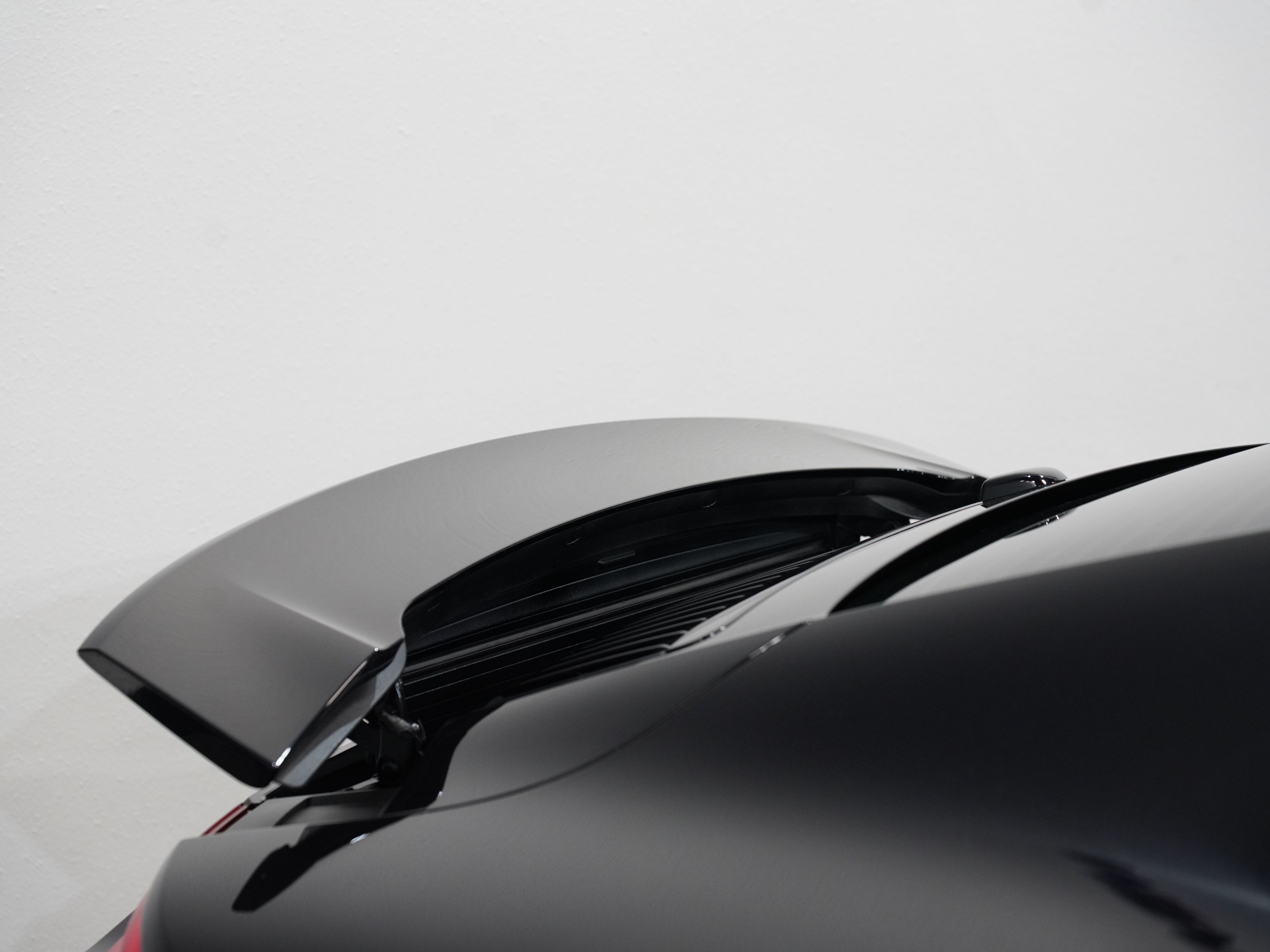 BLACK, 2017 PORSCHE 911 Image 16