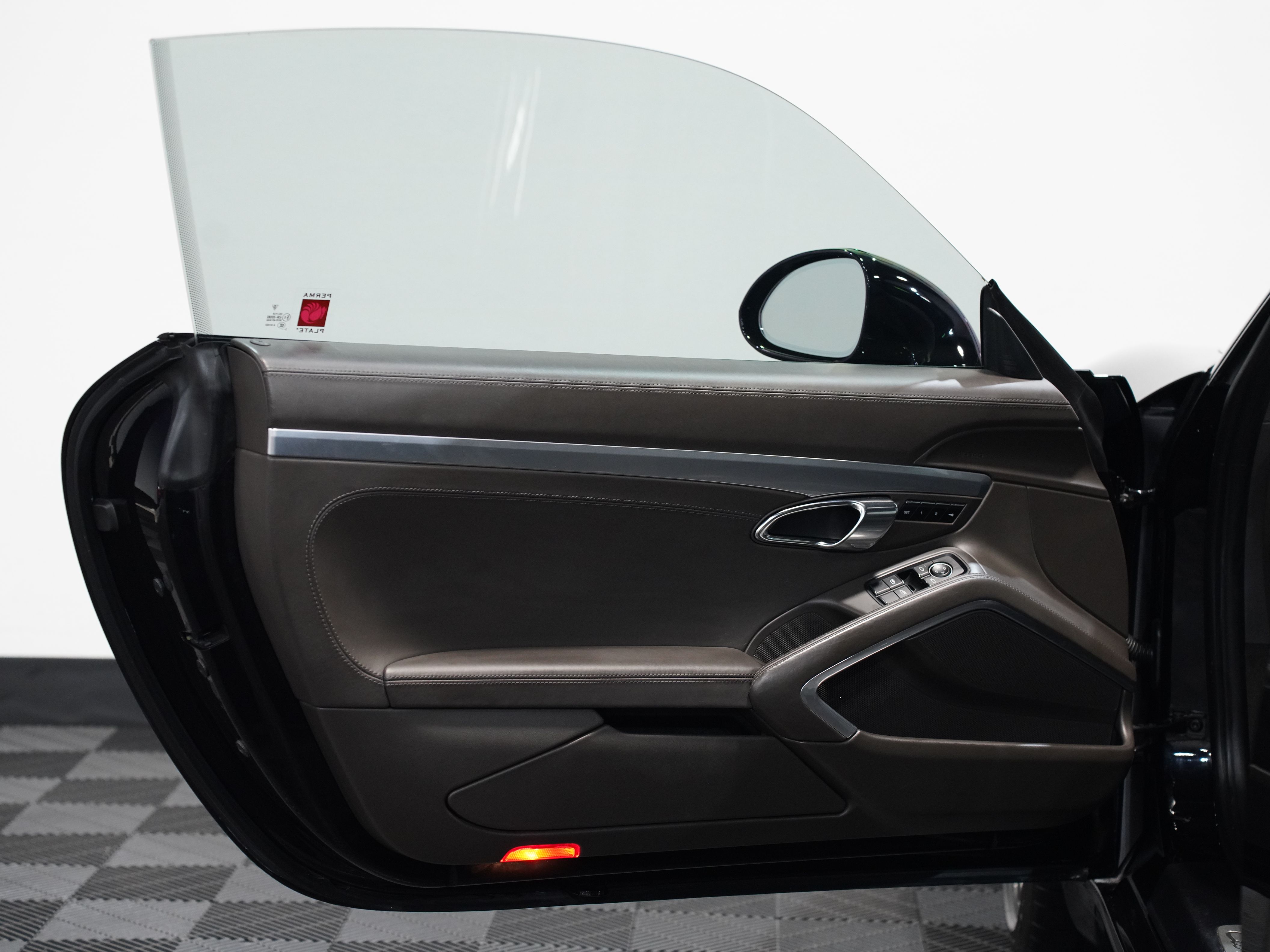 BLACK, 2017 PORSCHE 911 Image 22