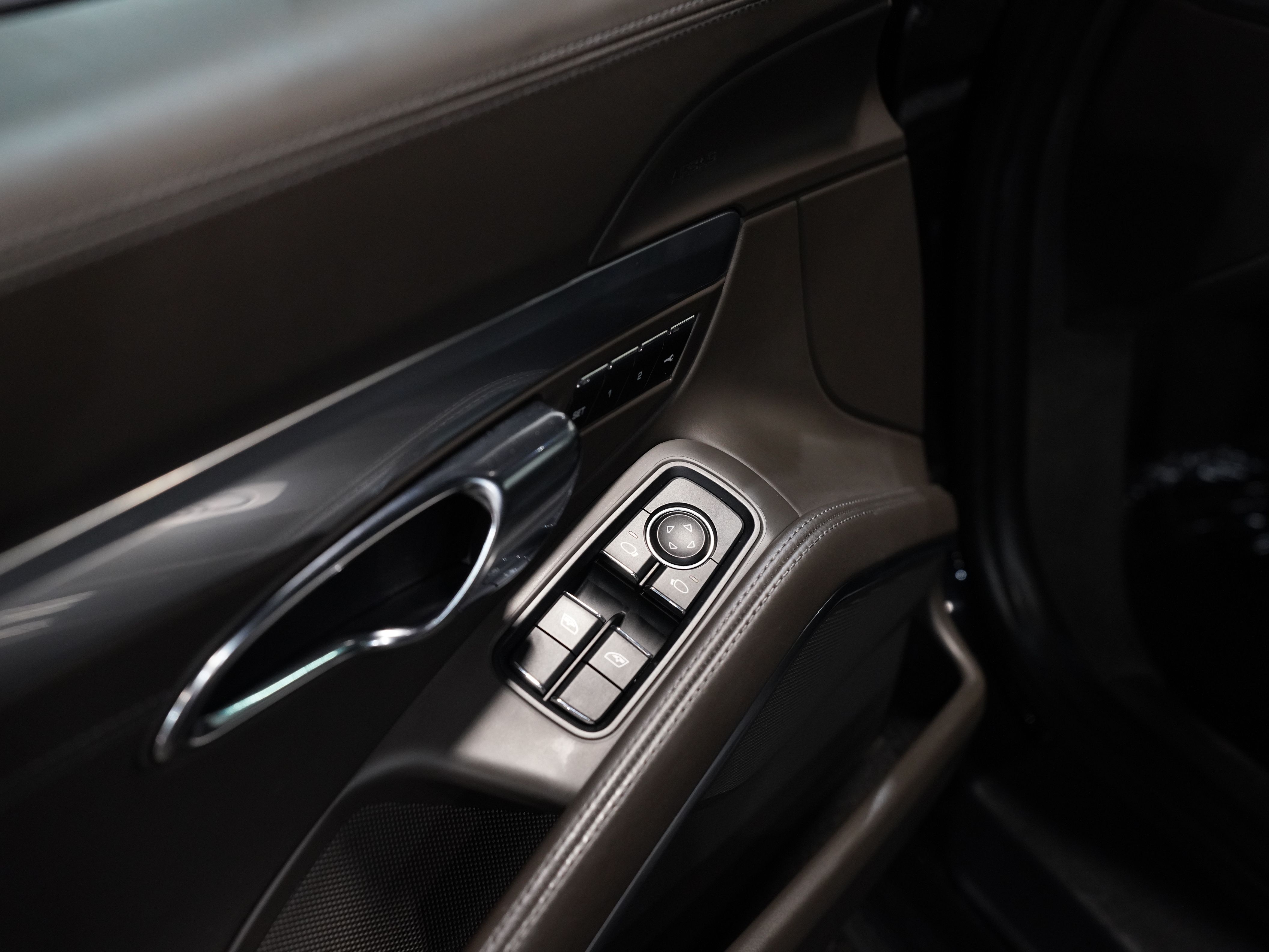 BLACK, 2017 PORSCHE 911 Image 23