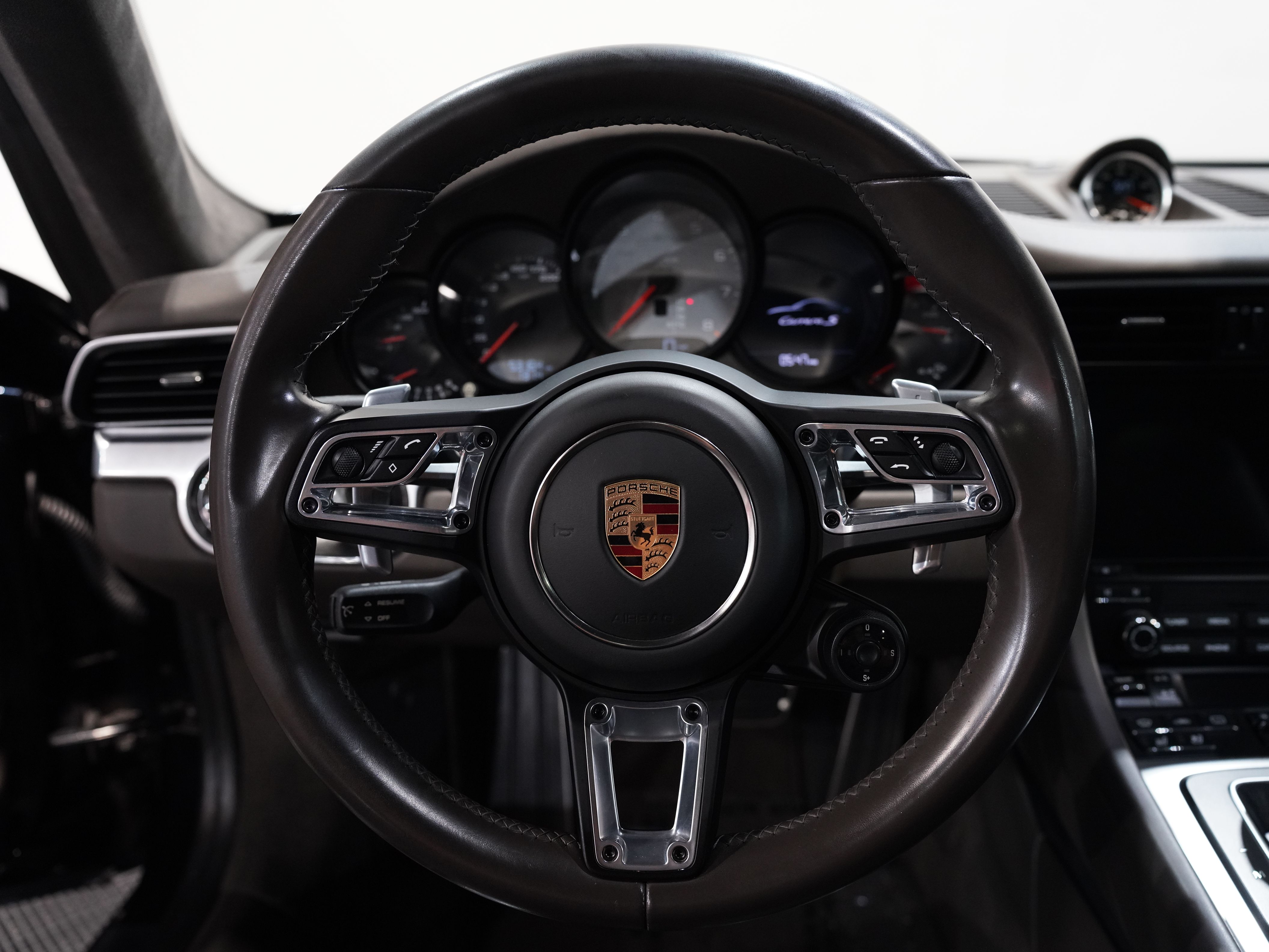 BLACK, 2017 PORSCHE 911 Image 31