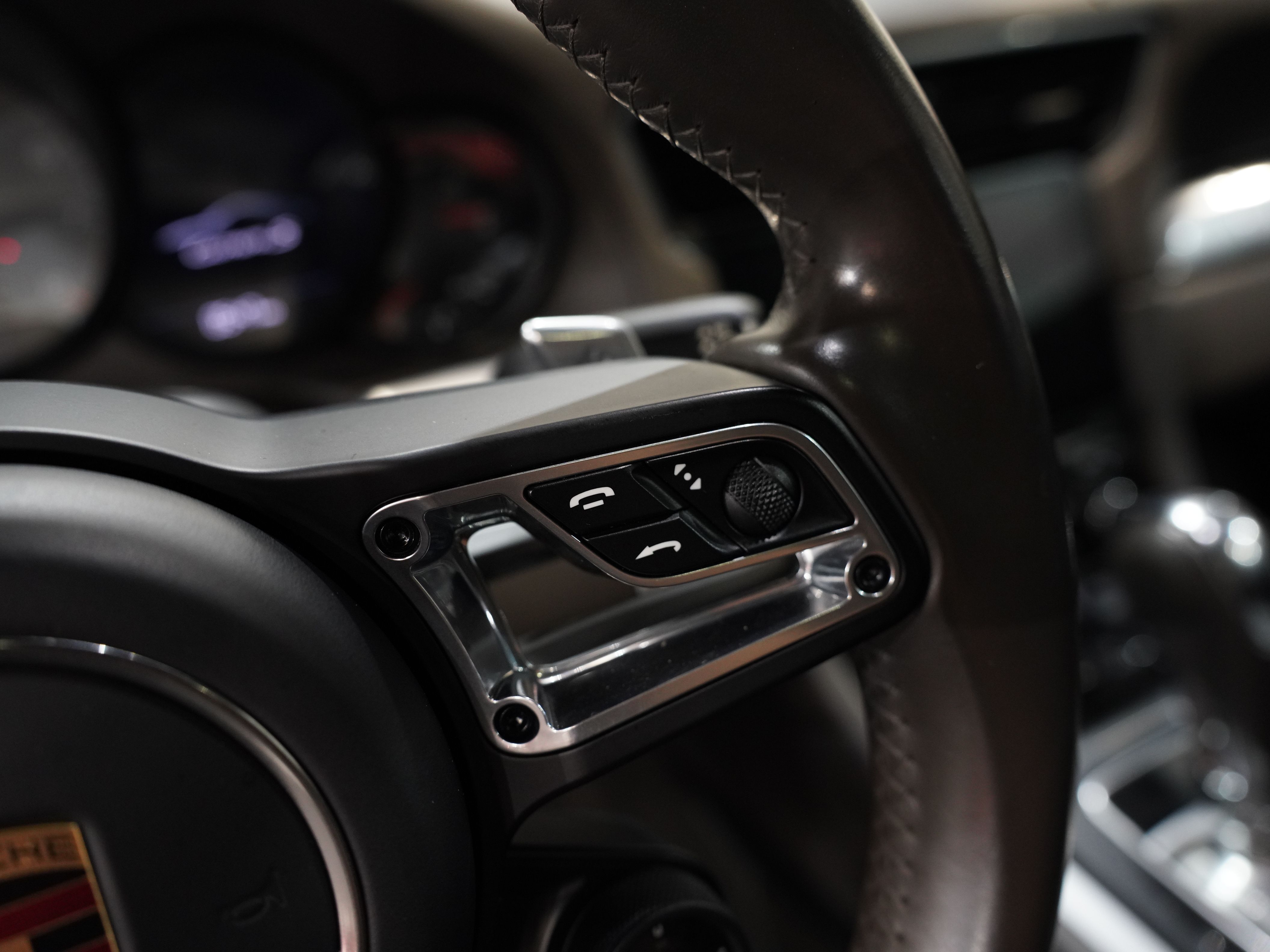 BLACK, 2017 PORSCHE 911 Image 33
