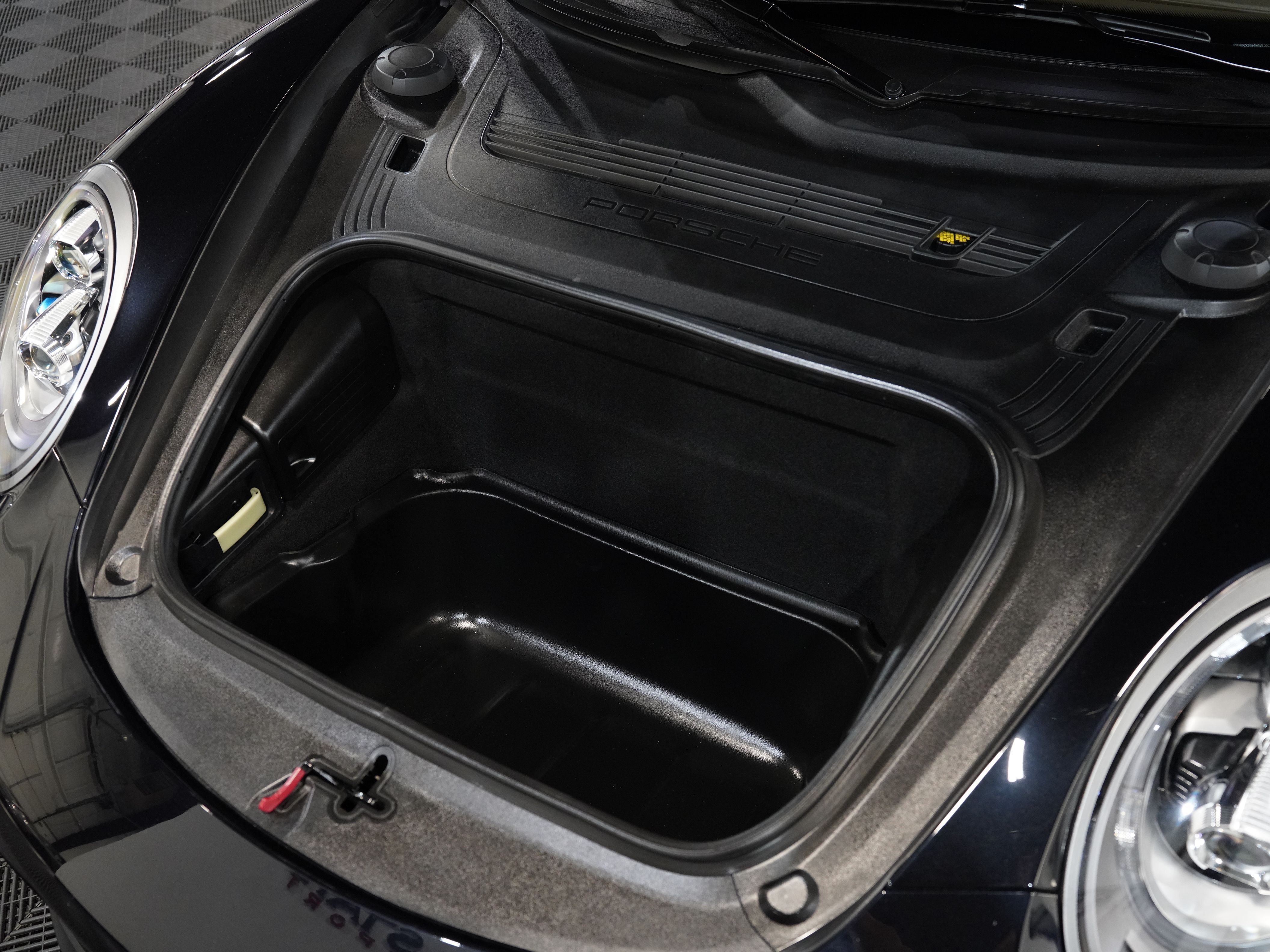 BLACK, 2017 PORSCHE 911 Image 43