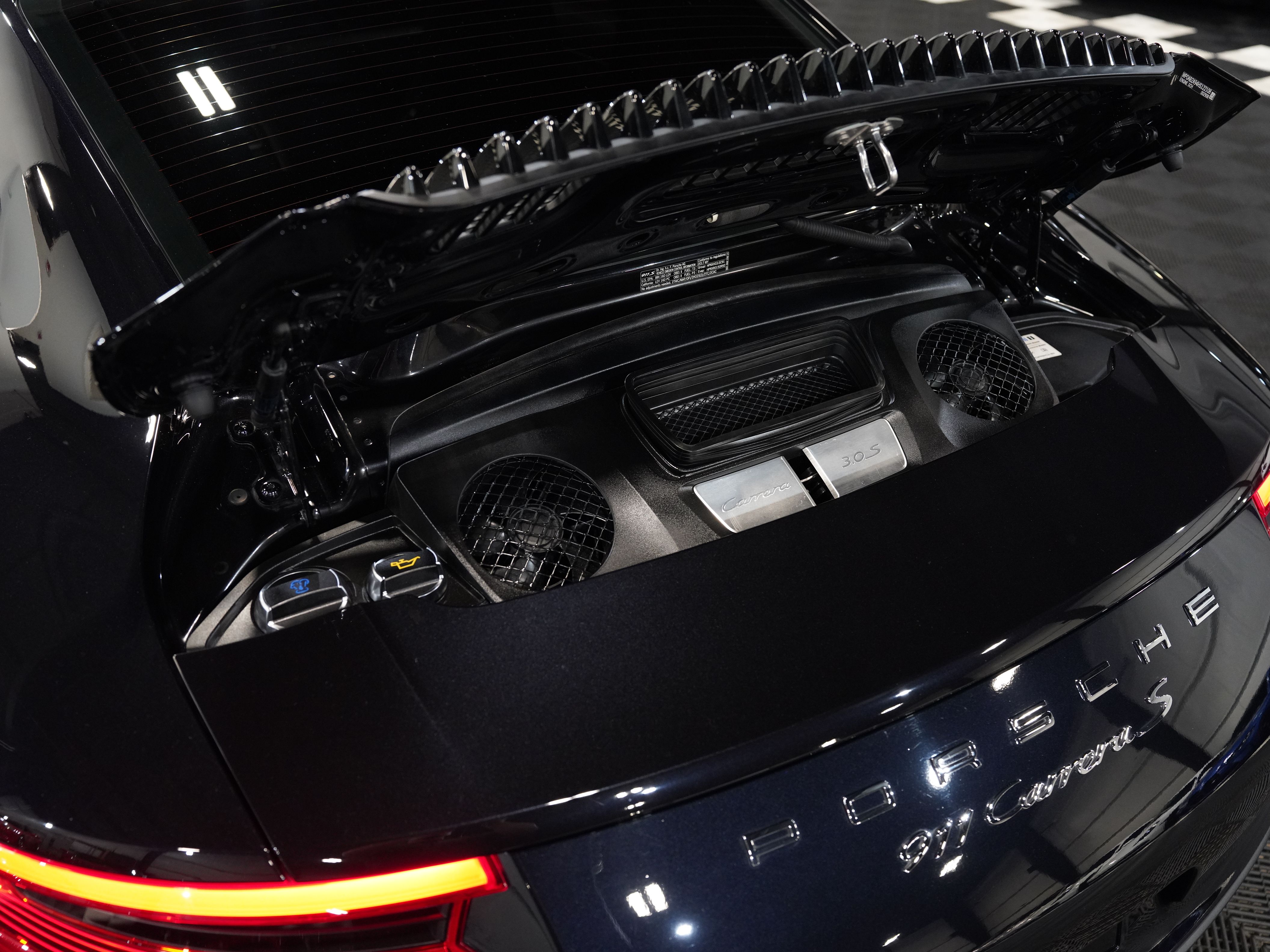 BLACK, 2017 PORSCHE 911 Image 44
