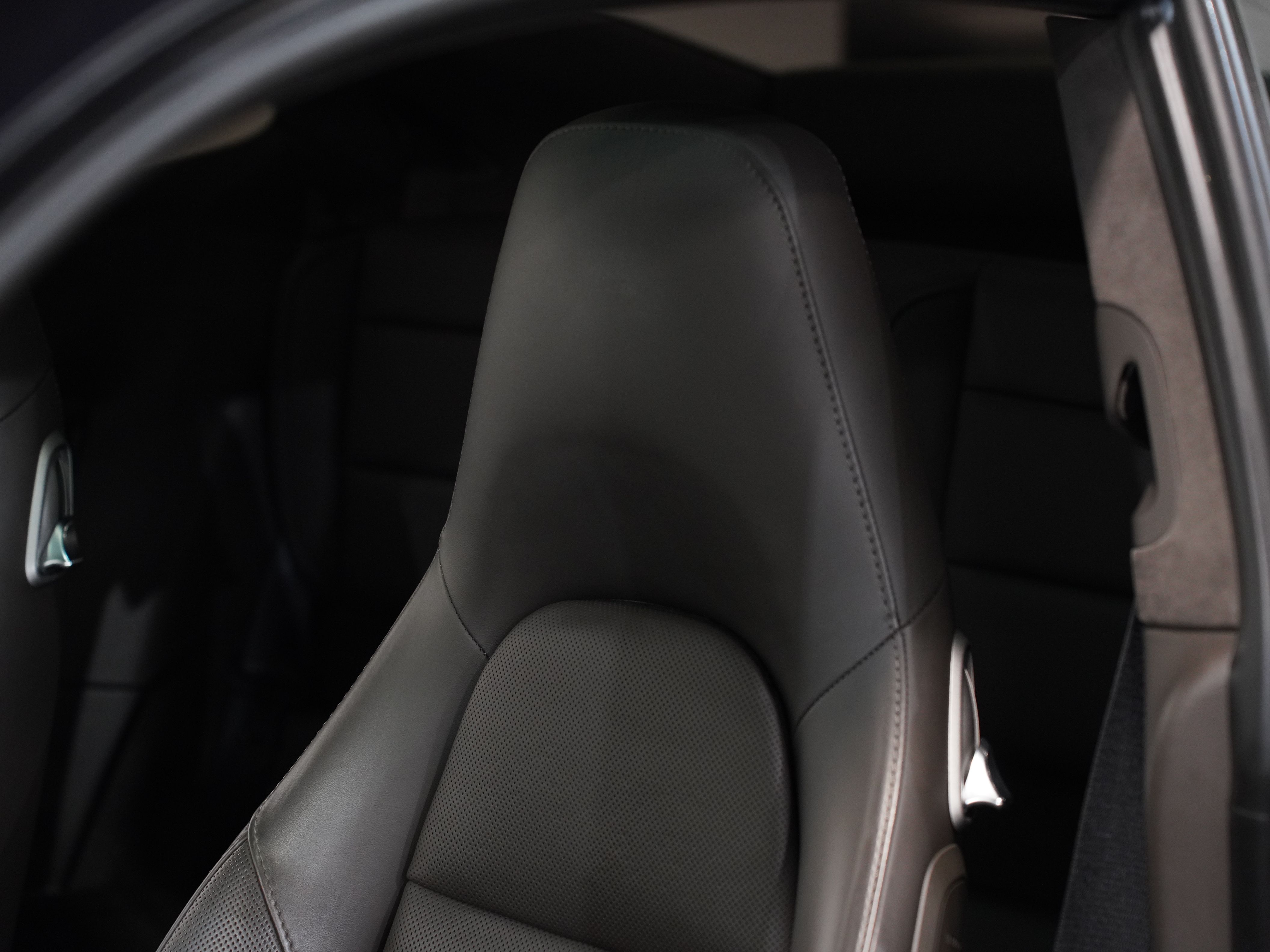 BLACK, 2017 PORSCHE 911 Image 26