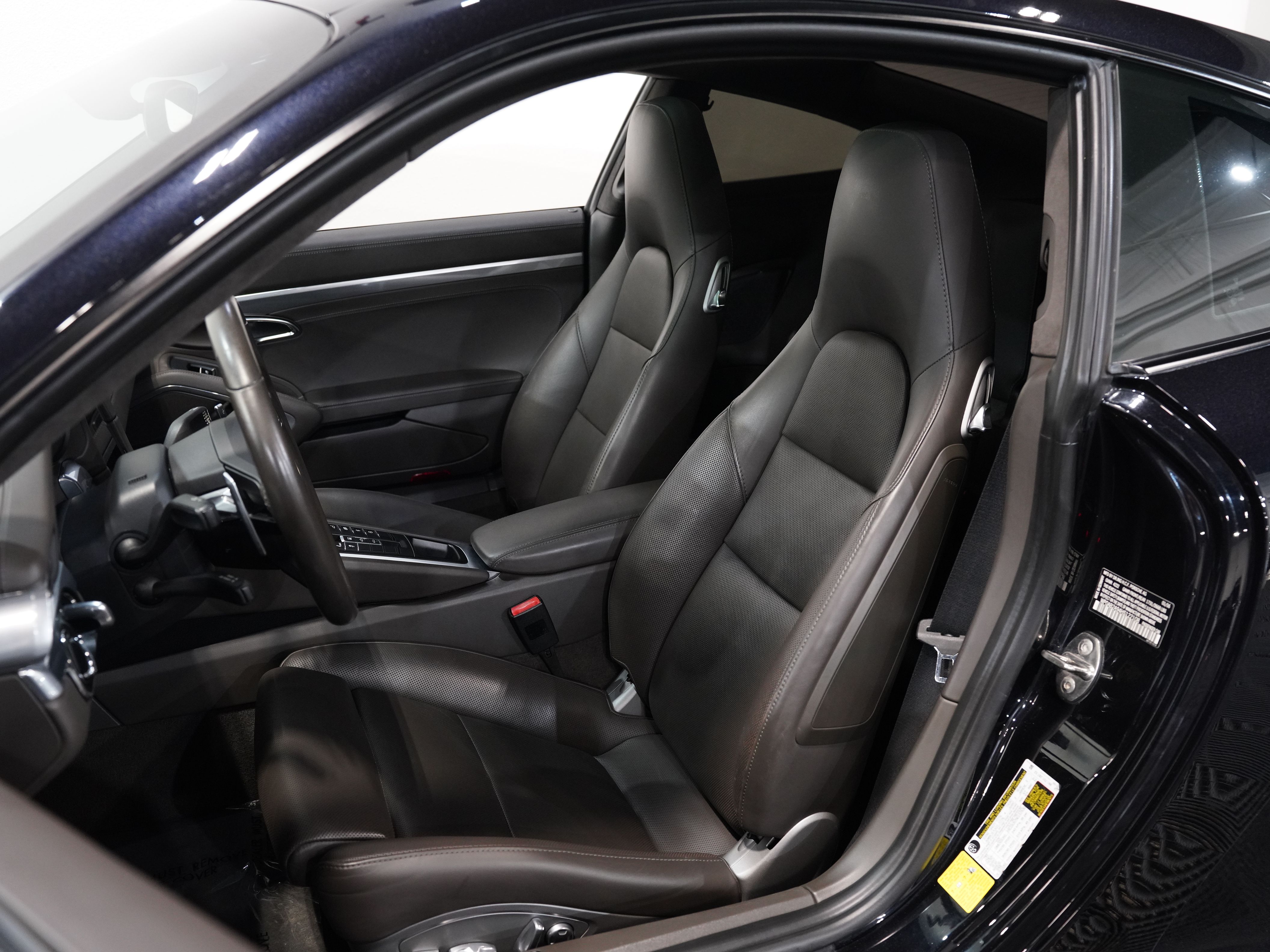 BLACK, 2017 PORSCHE 911 Image 27
