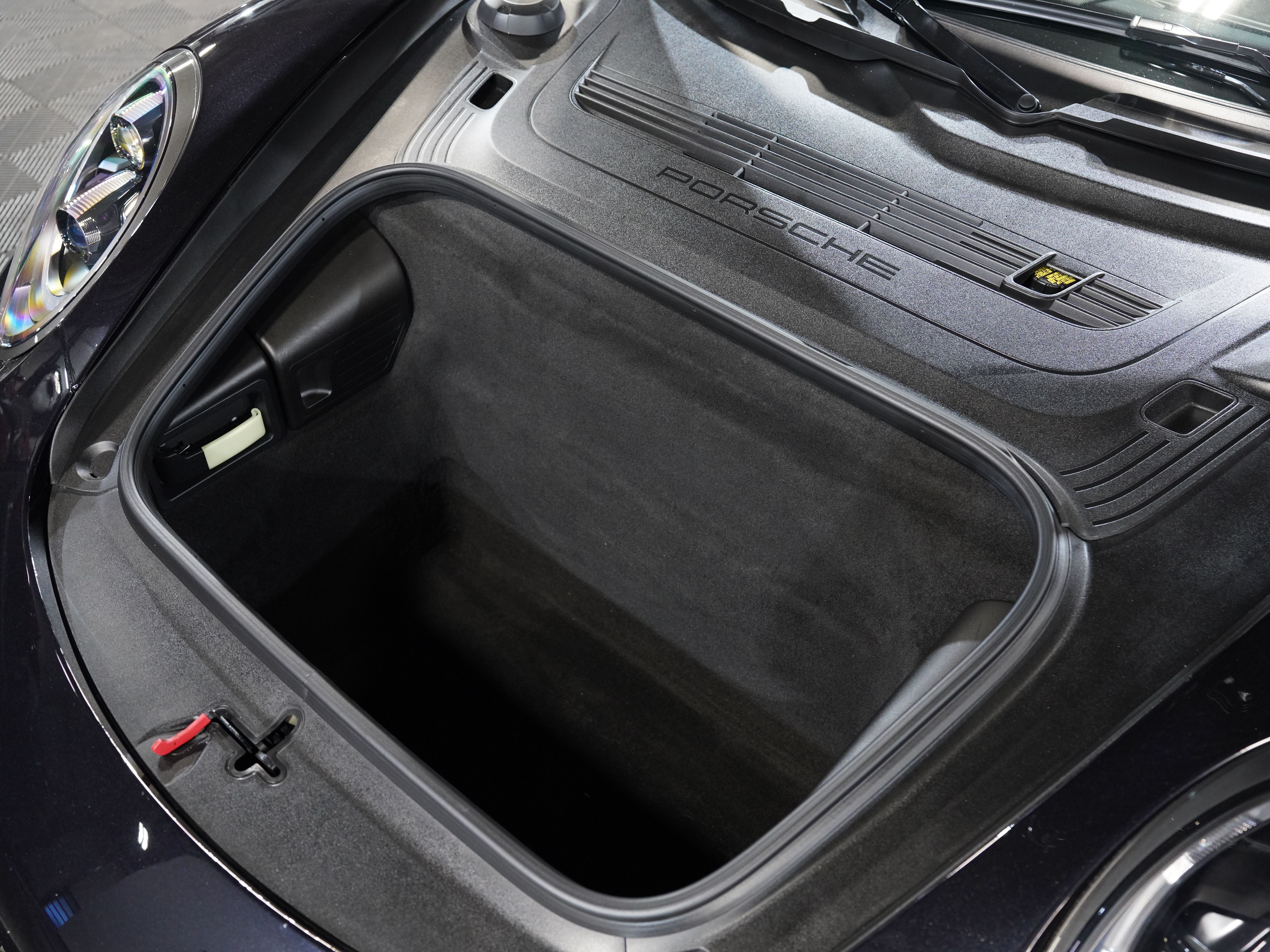 BLACK, 2016 PORSCHE 911 Image 45