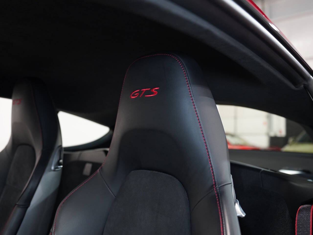 CARMINE RED, 2015 PORSCHE CAYMAN Image 23