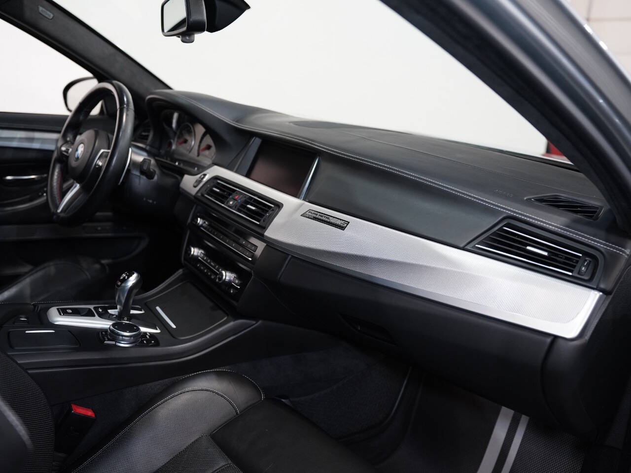 PURE METAL SILVER, 2016 BMW M5 Image 37