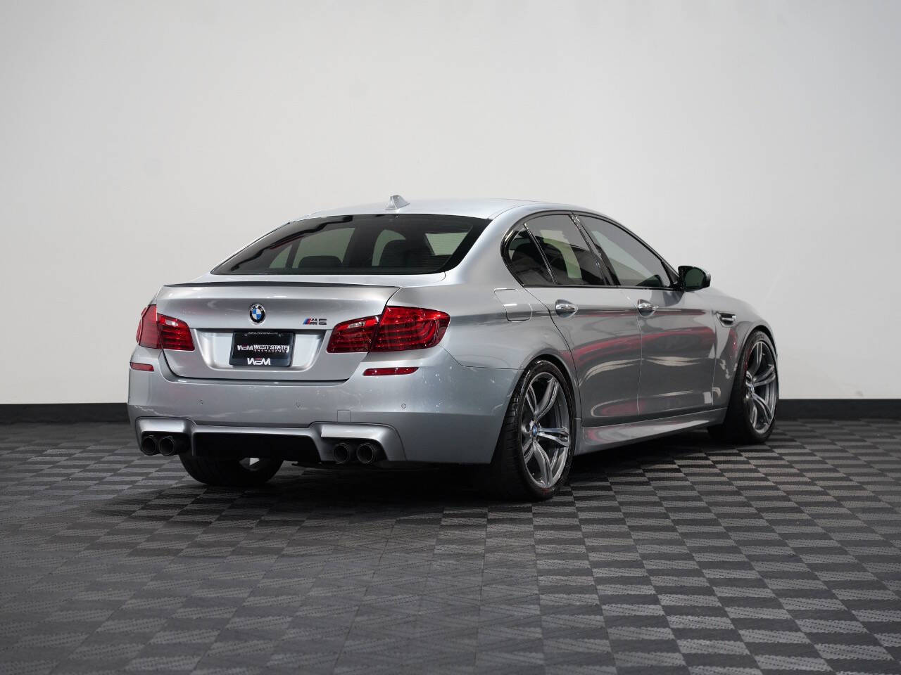 PURE METAL SILVER, 2016 BMW M5 Image 6