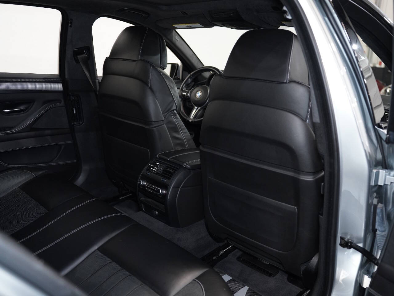 PURE METAL SILVER, 2016 BMW M5 Image 39