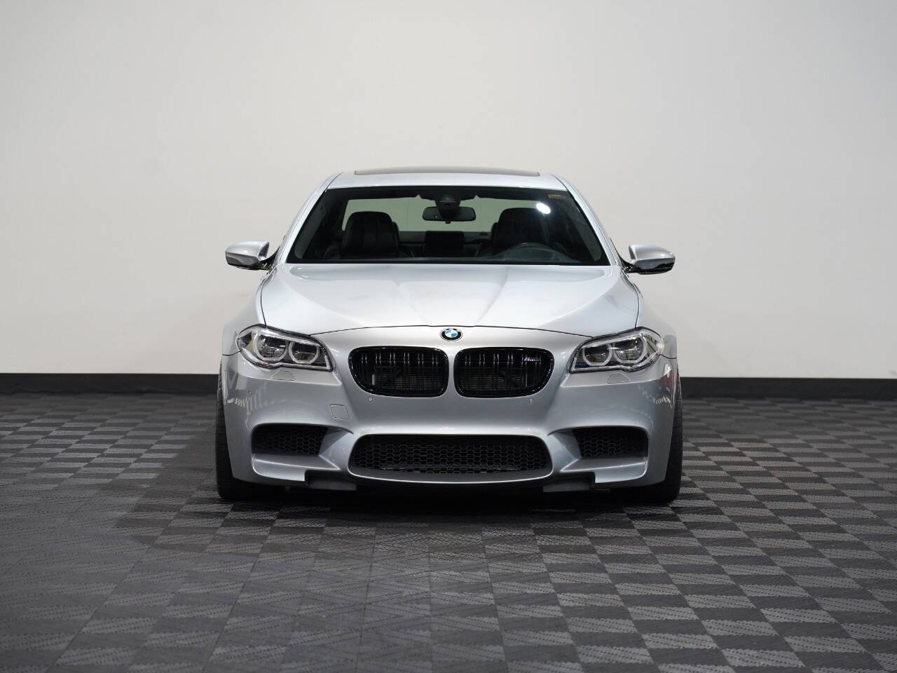 PURE METAL SILVER, 2016 BMW M5 Image 4