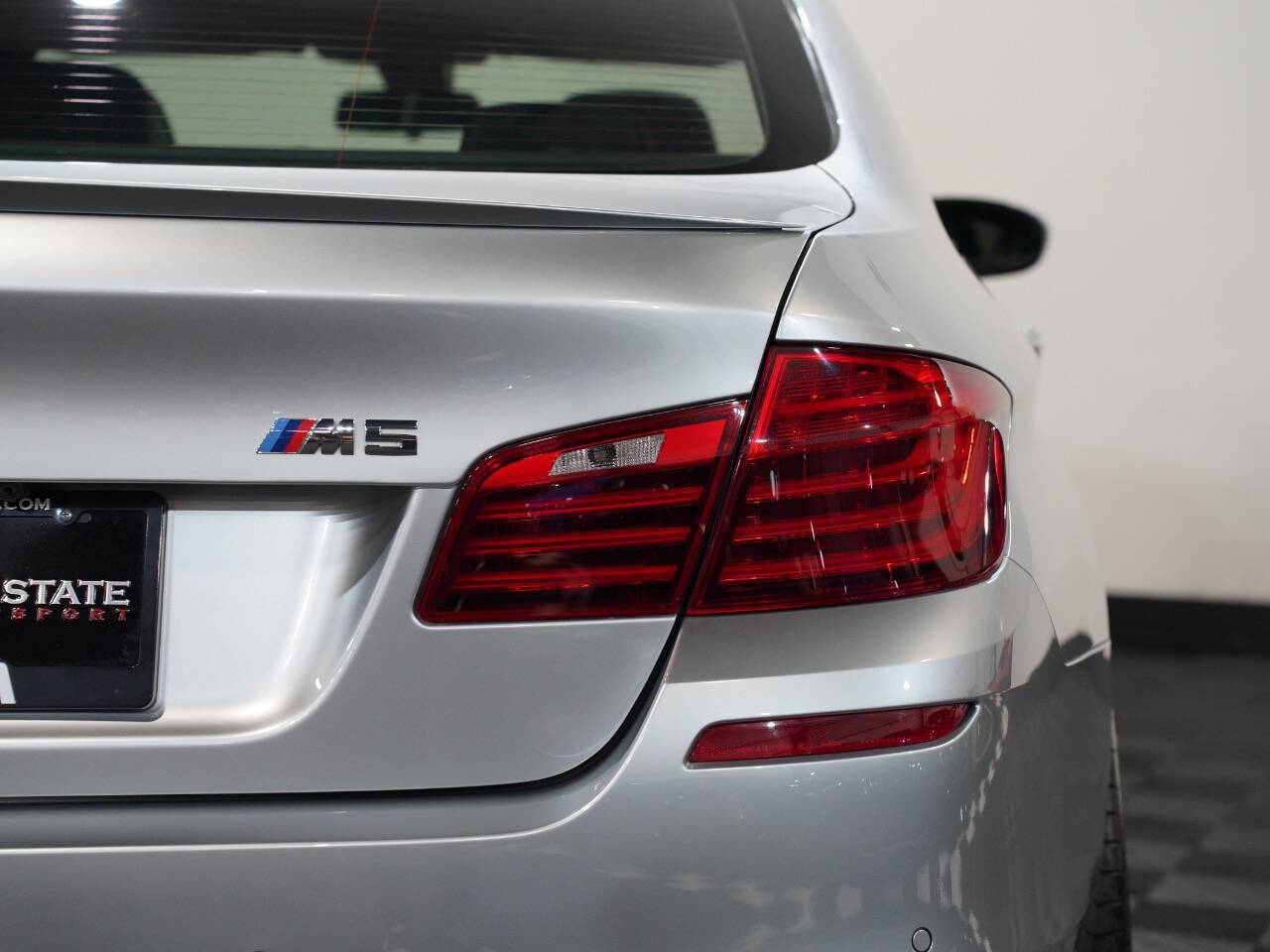 PURE METAL SILVER, 2016 BMW M5 Image 18