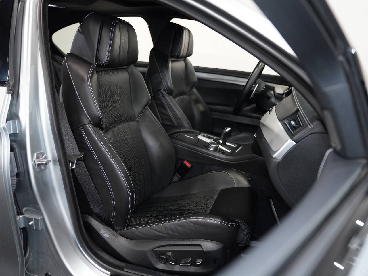 PURE METAL SILVER, 2016 BMW M5 Image 35