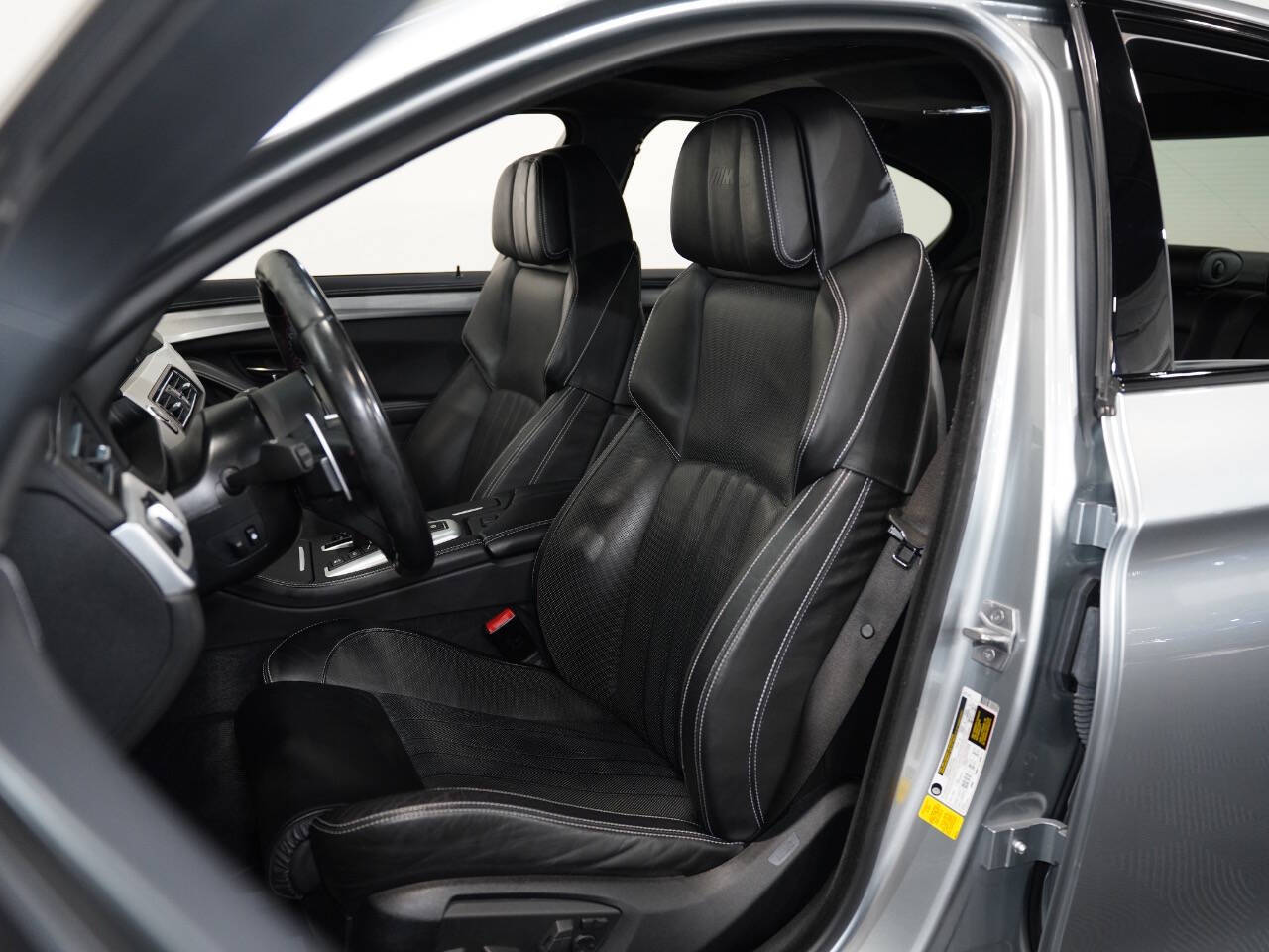 PURE METAL SILVER, 2016 BMW M5 Image 32