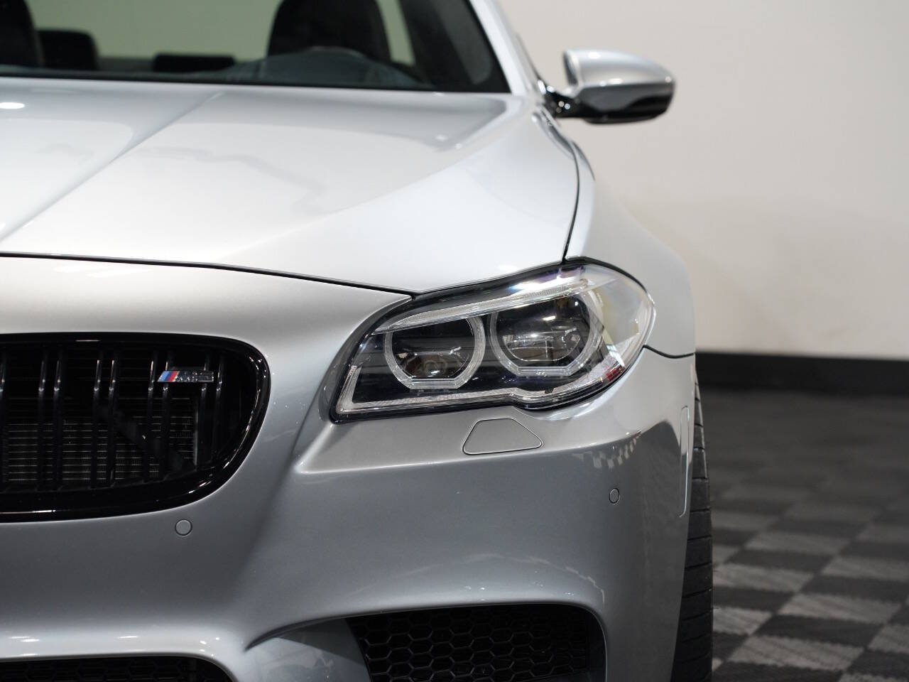 PURE METAL SILVER, 2016 BMW M5 Image 10