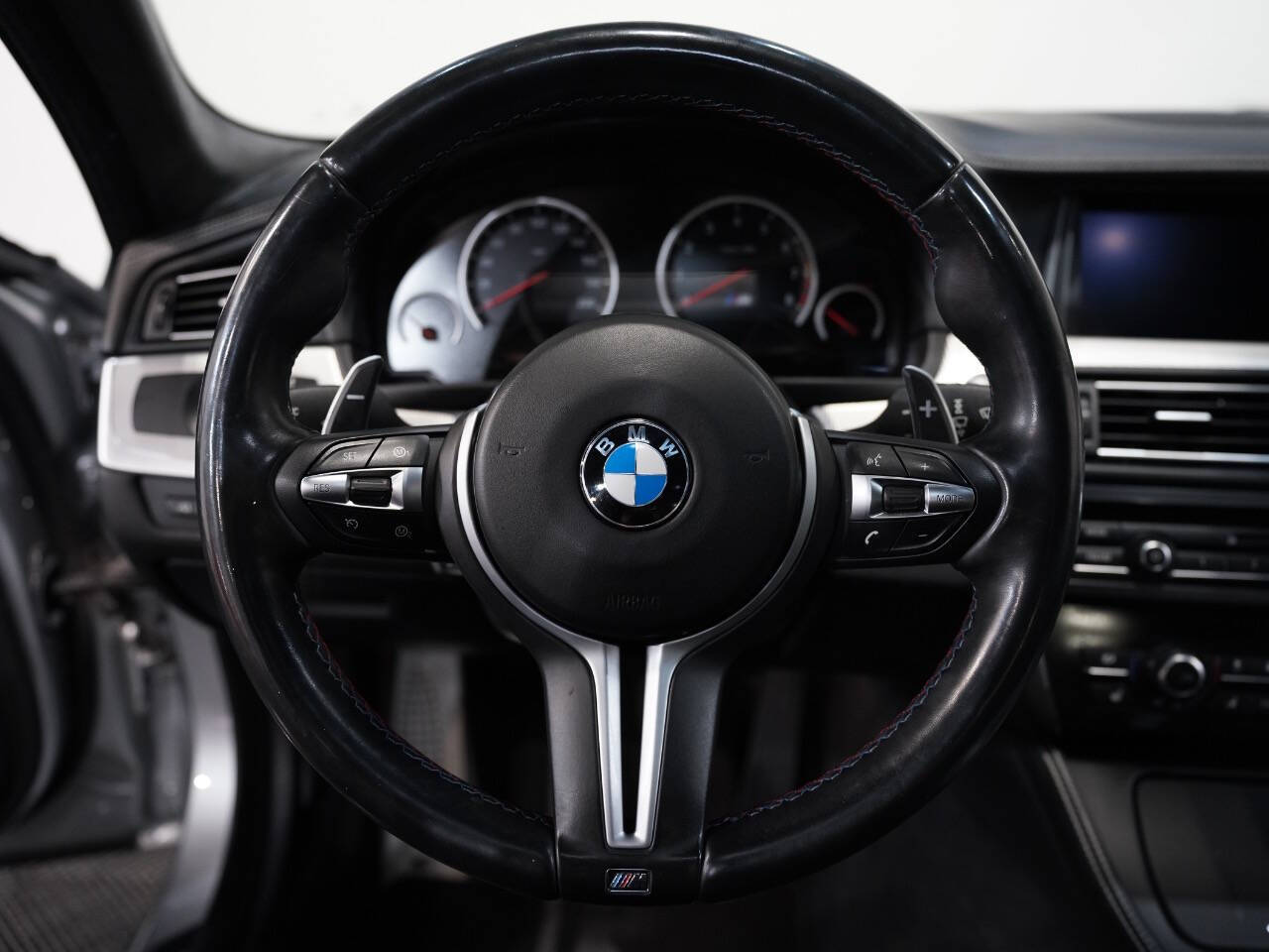 PURE METAL SILVER, 2016 BMW M5 Image 43