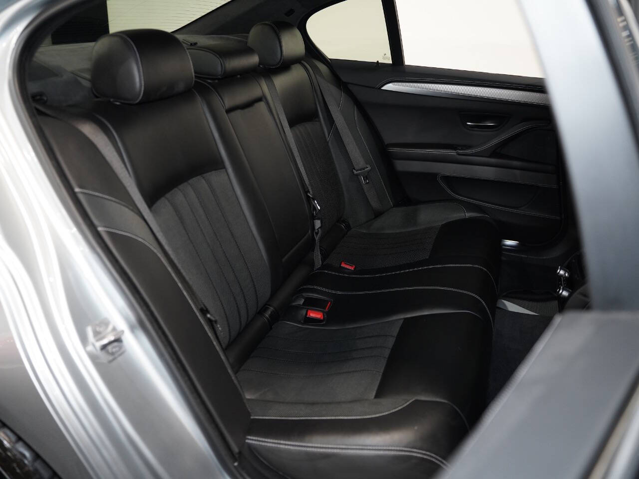 PURE METAL SILVER, 2016 BMW M5 Image 38