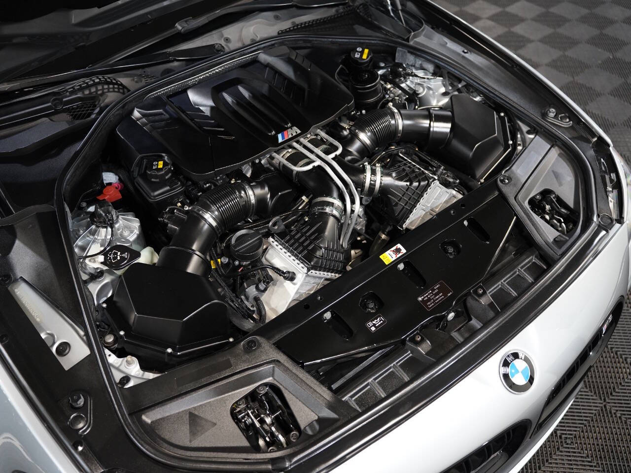 PURE METAL SILVER, 2016 BMW M5 Image 51