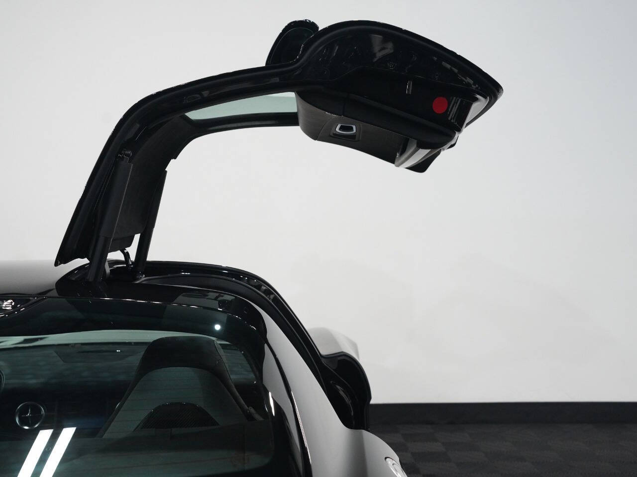 OBSIDIAN BLACK METALLIC, 2012 MERCEDES-BENZ SLS-CLASS Image 26
