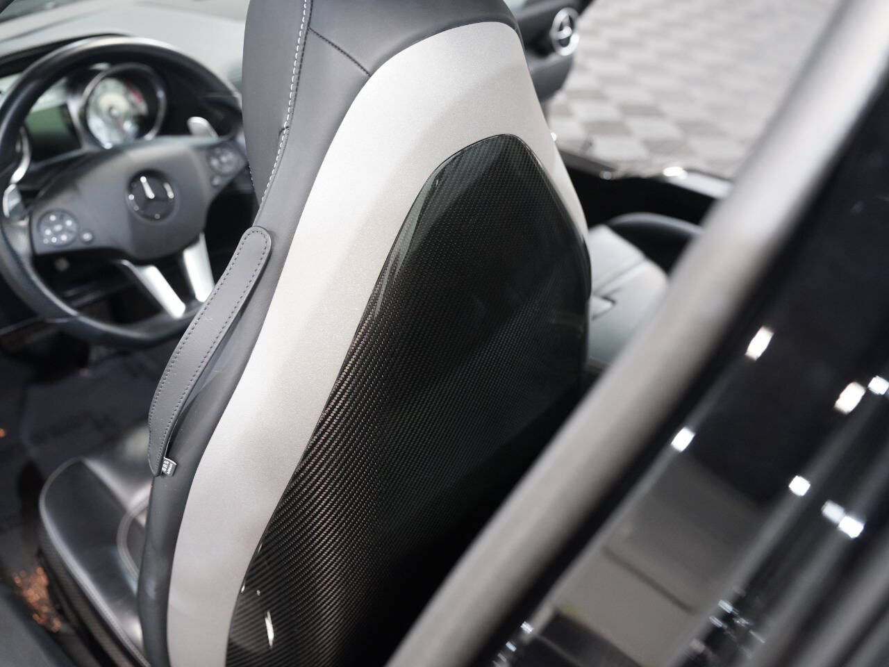 OBSIDIAN BLACK METALLIC, 2012 MERCEDES-BENZ SLS-CLASS Image 30