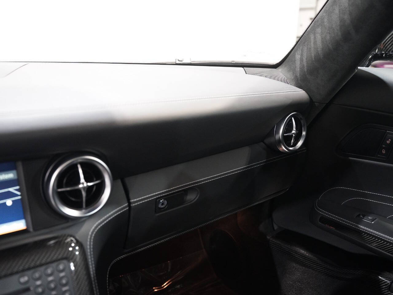 OBSIDIAN BLACK METALLIC, 2012 MERCEDES-BENZ SLS-CLASS Image 47