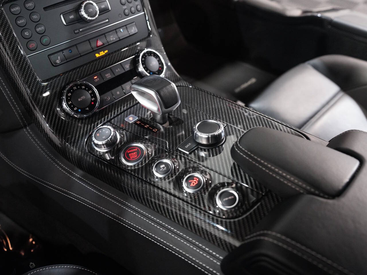 OBSIDIAN BLACK METALLIC, 2012 MERCEDES-BENZ SLS-CLASS Image 43