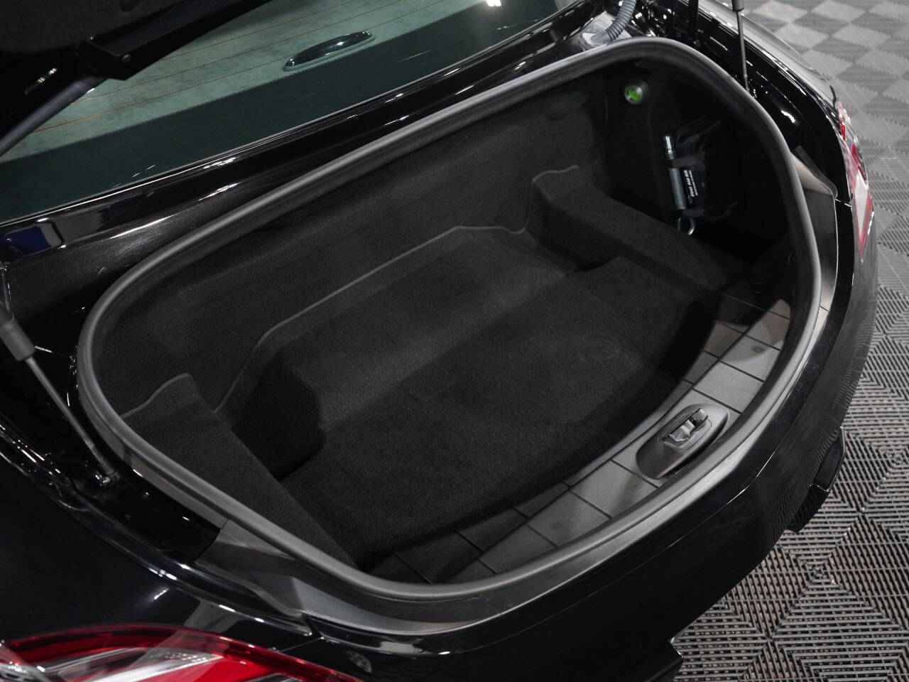OBSIDIAN BLACK METALLIC, 2012 MERCEDES-BENZ SLS-CLASS Image 53