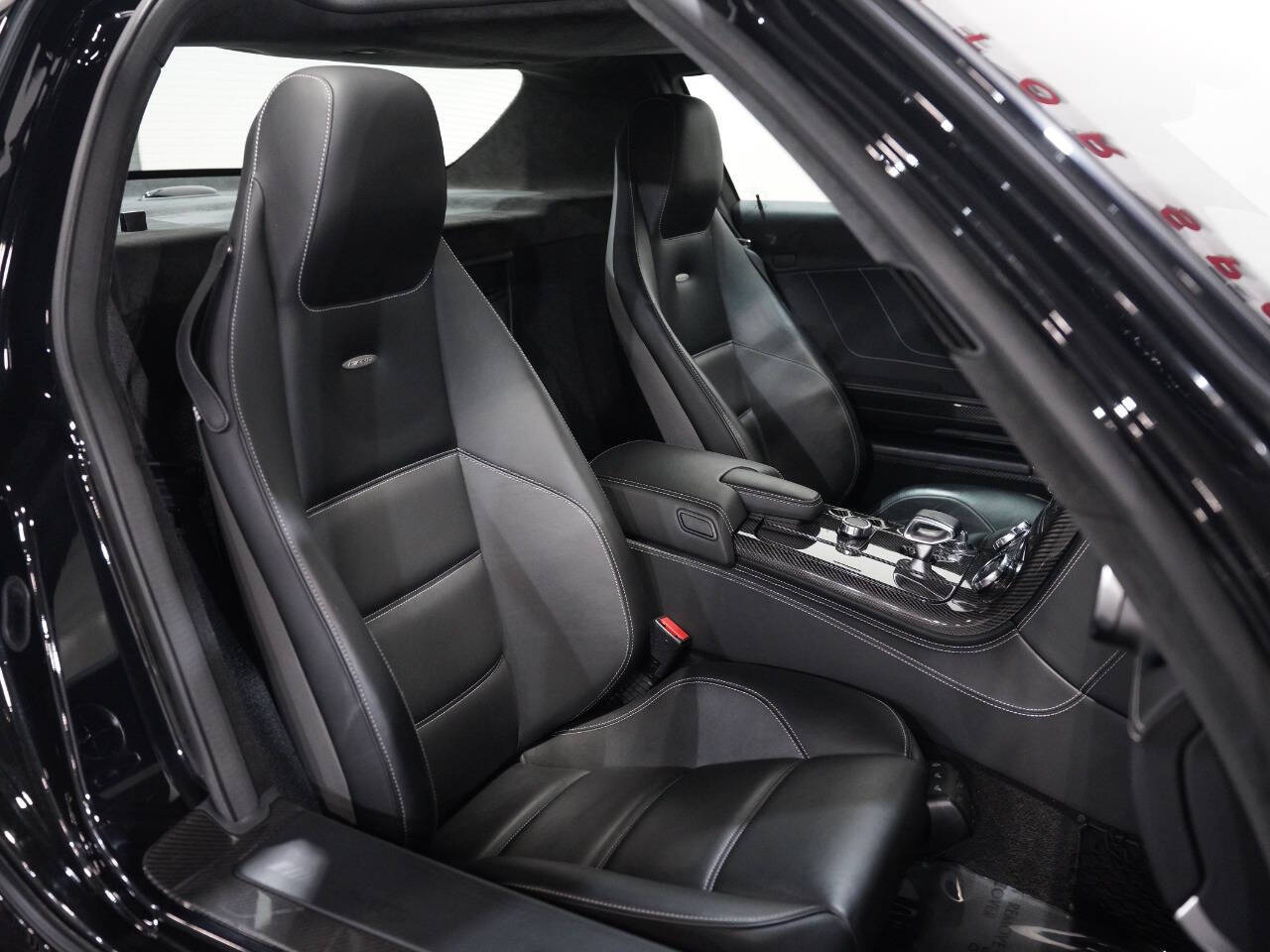 OBSIDIAN BLACK METALLIC, 2012 MERCEDES-BENZ SLS-CLASS Image 34