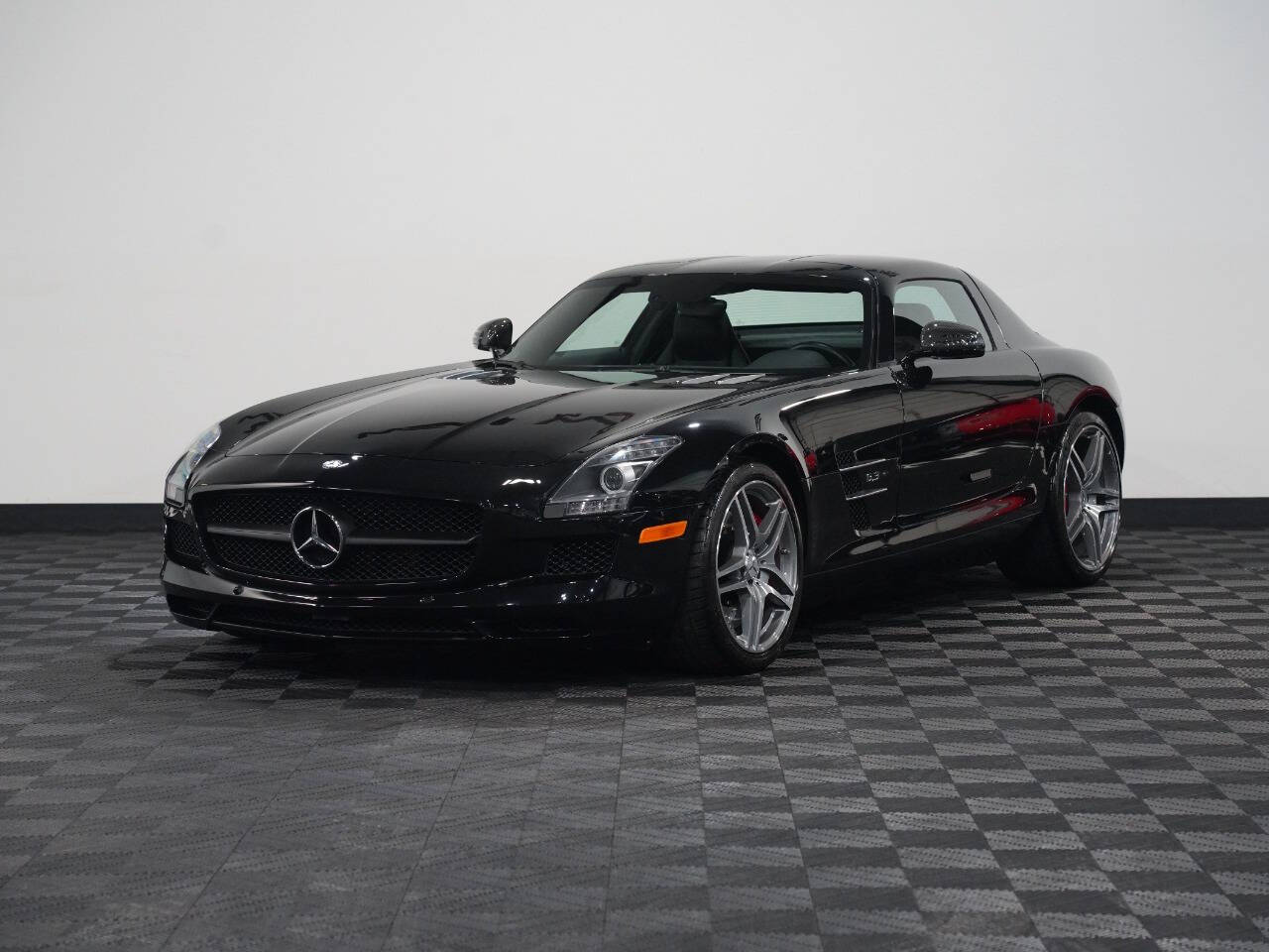 OBSIDIAN BLACK METALLIC, 2012 MERCEDES-BENZ SLS-CLASS Image 3