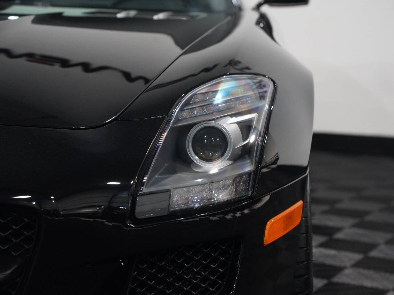 OBSIDIAN BLACK METALLIC, 2012 MERCEDES-BENZ SLS-CLASS Image 10