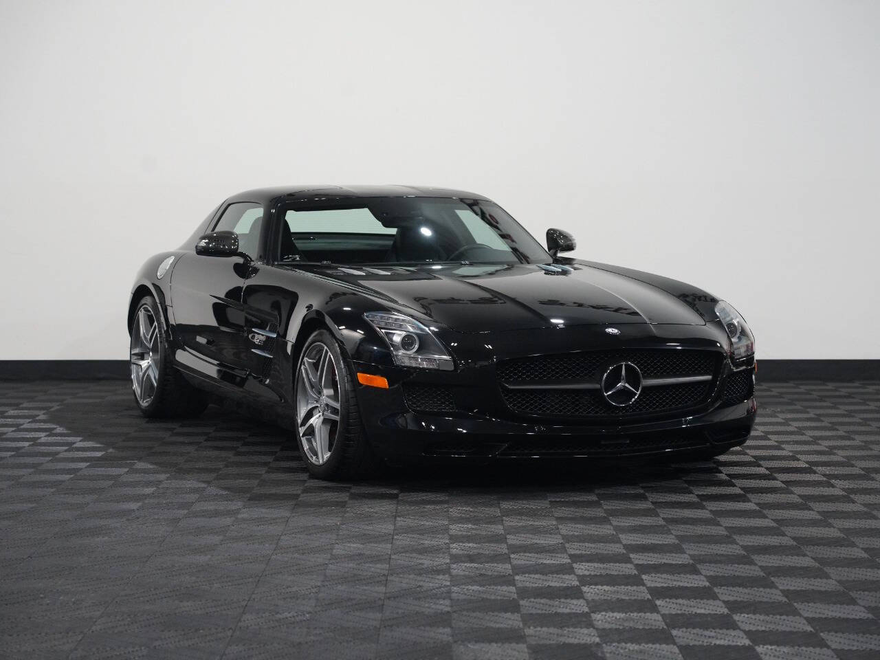 OBSIDIAN BLACK METALLIC, 2012 MERCEDES-BENZ SLS-CLASS Image 5
