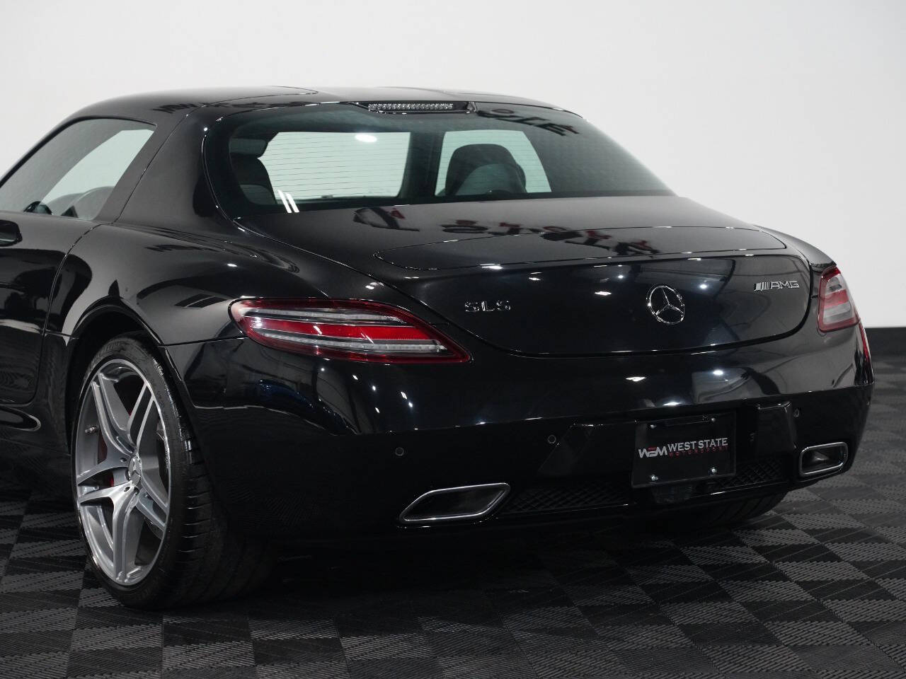 OBSIDIAN BLACK METALLIC, 2012 MERCEDES-BENZ SLS-CLASS Image 17