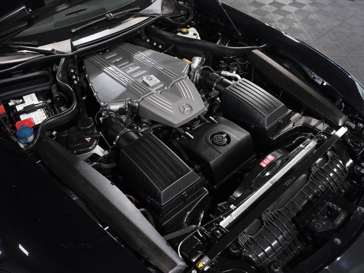 OBSIDIAN BLACK METALLIC, 2012 MERCEDES-BENZ SLS-CLASS Image 48