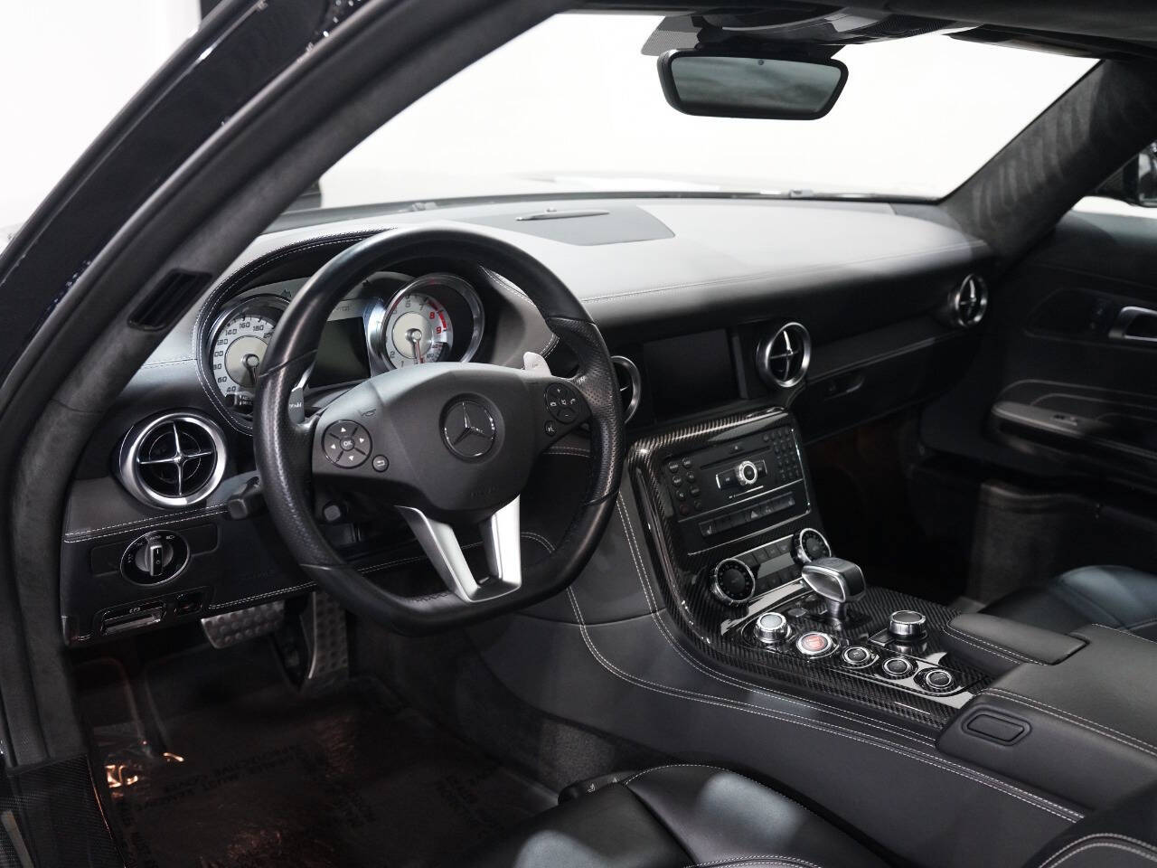 OBSIDIAN BLACK METALLIC, 2012 MERCEDES-BENZ SLS-CLASS Image 33
