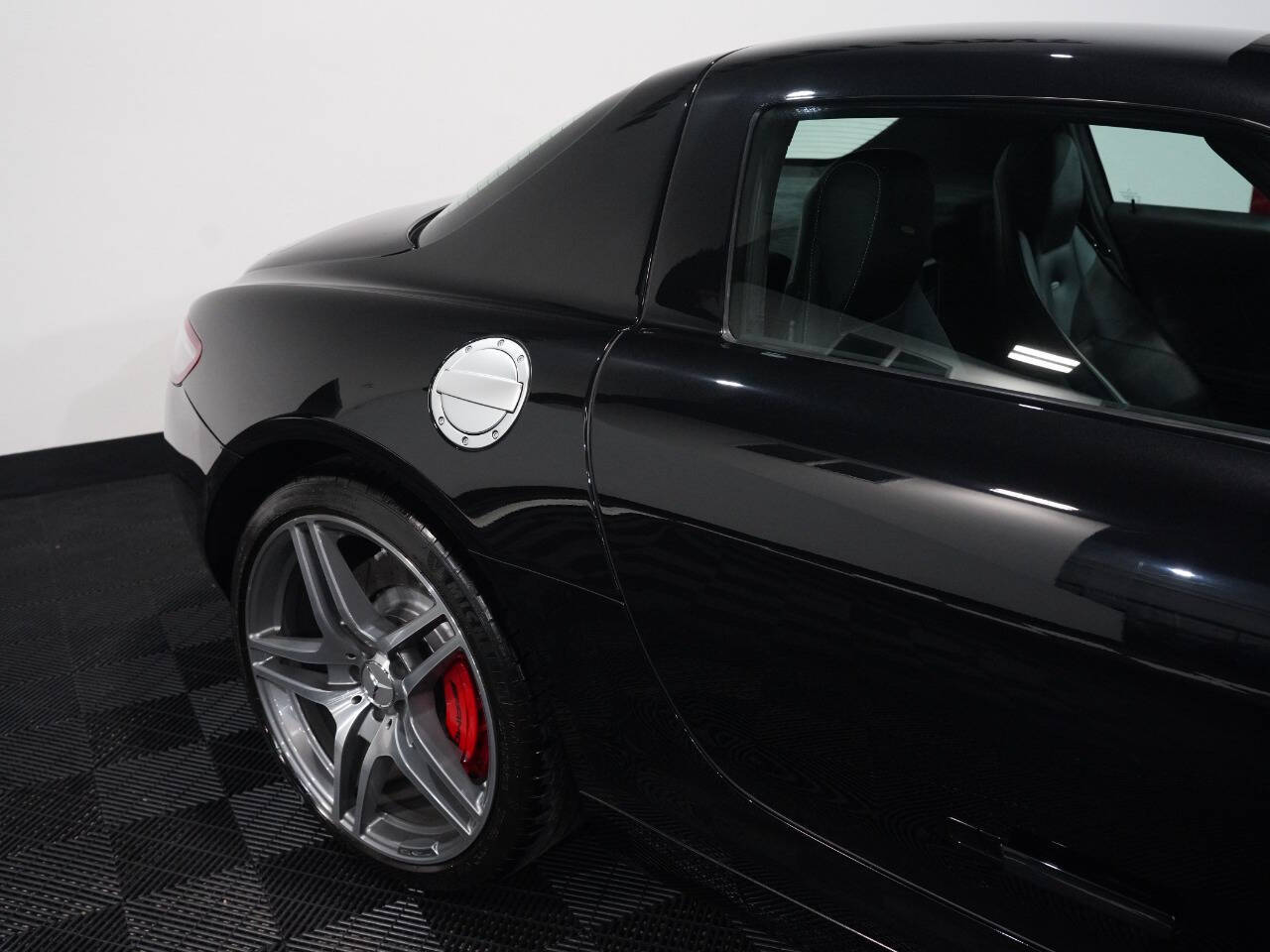OBSIDIAN BLACK METALLIC, 2012 MERCEDES-BENZ SLS-CLASS Image 15
