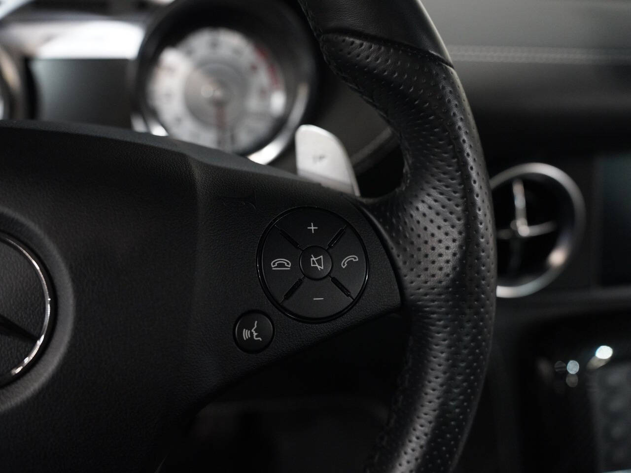 OBSIDIAN BLACK METALLIC, 2012 MERCEDES-BENZ SLS-CLASS Image 39