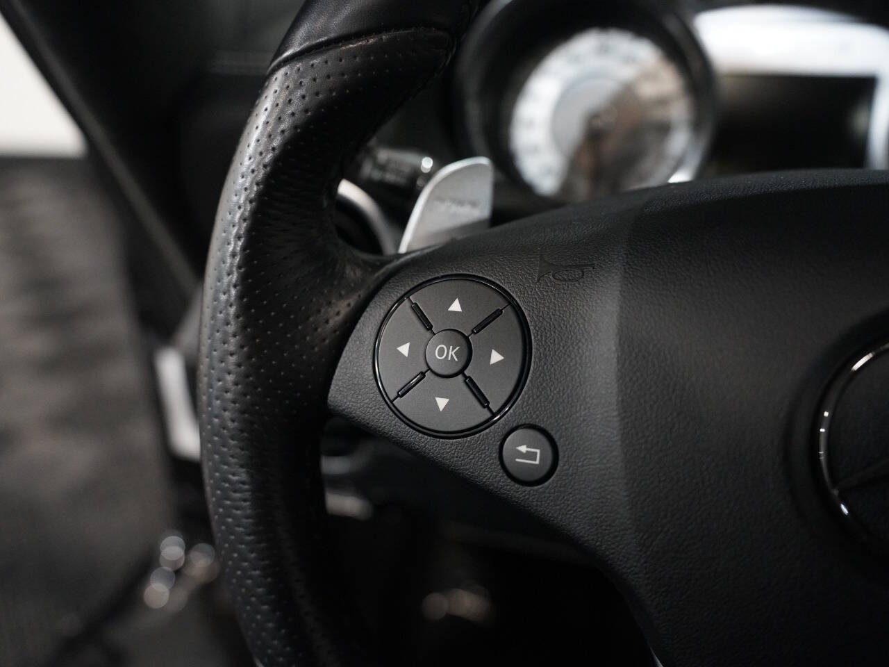 OBSIDIAN BLACK METALLIC, 2012 MERCEDES-BENZ SLS-CLASS Image 38