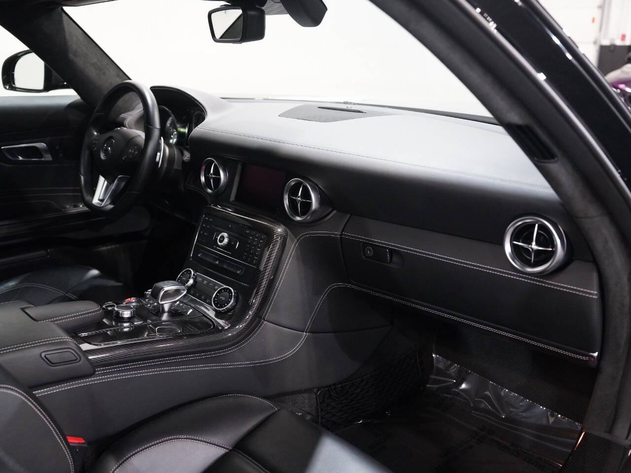 OBSIDIAN BLACK METALLIC, 2012 MERCEDES-BENZ SLS-CLASS Image 36