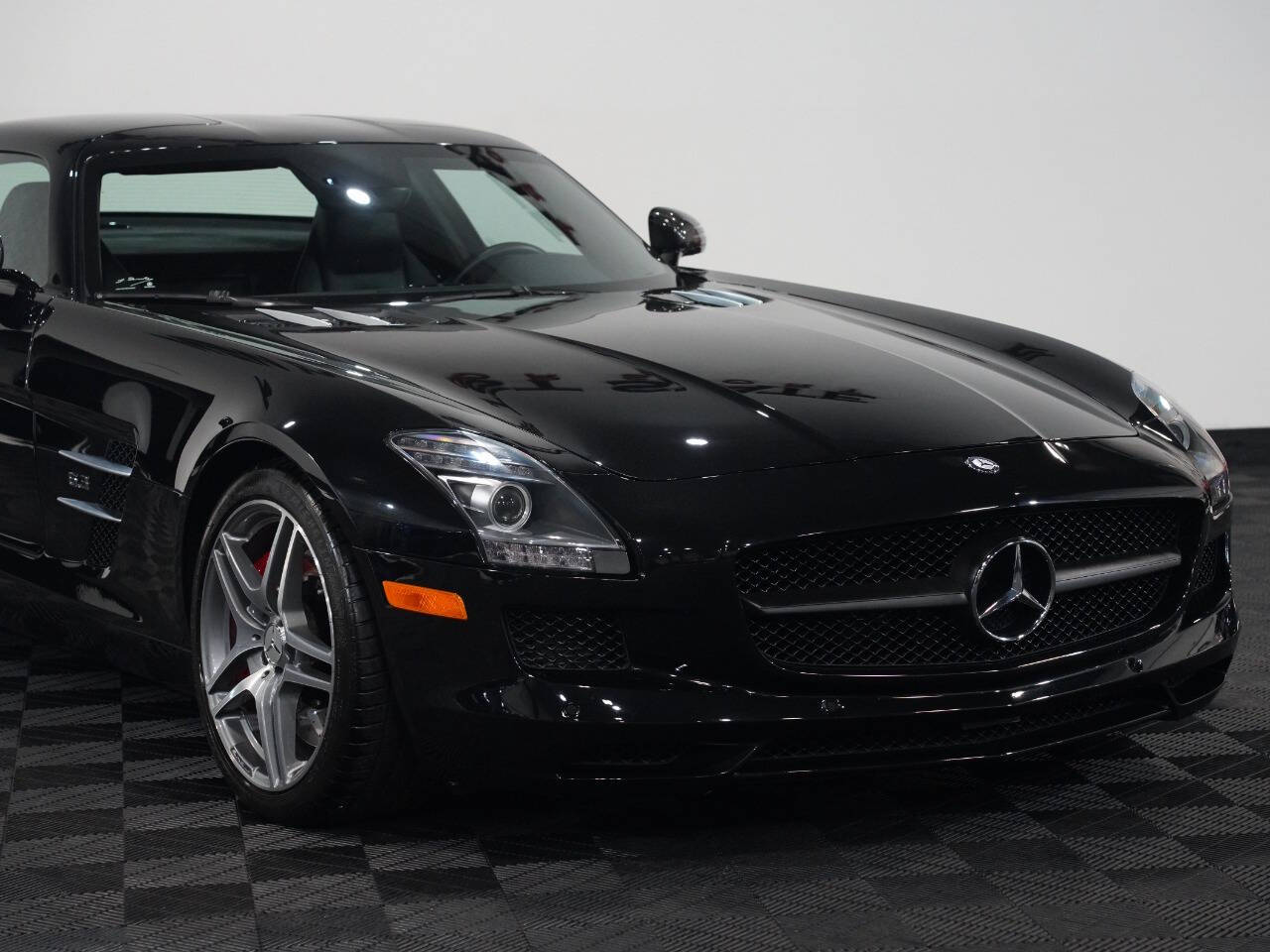 OBSIDIAN BLACK METALLIC, 2012 MERCEDES-BENZ SLS-CLASS Image 9