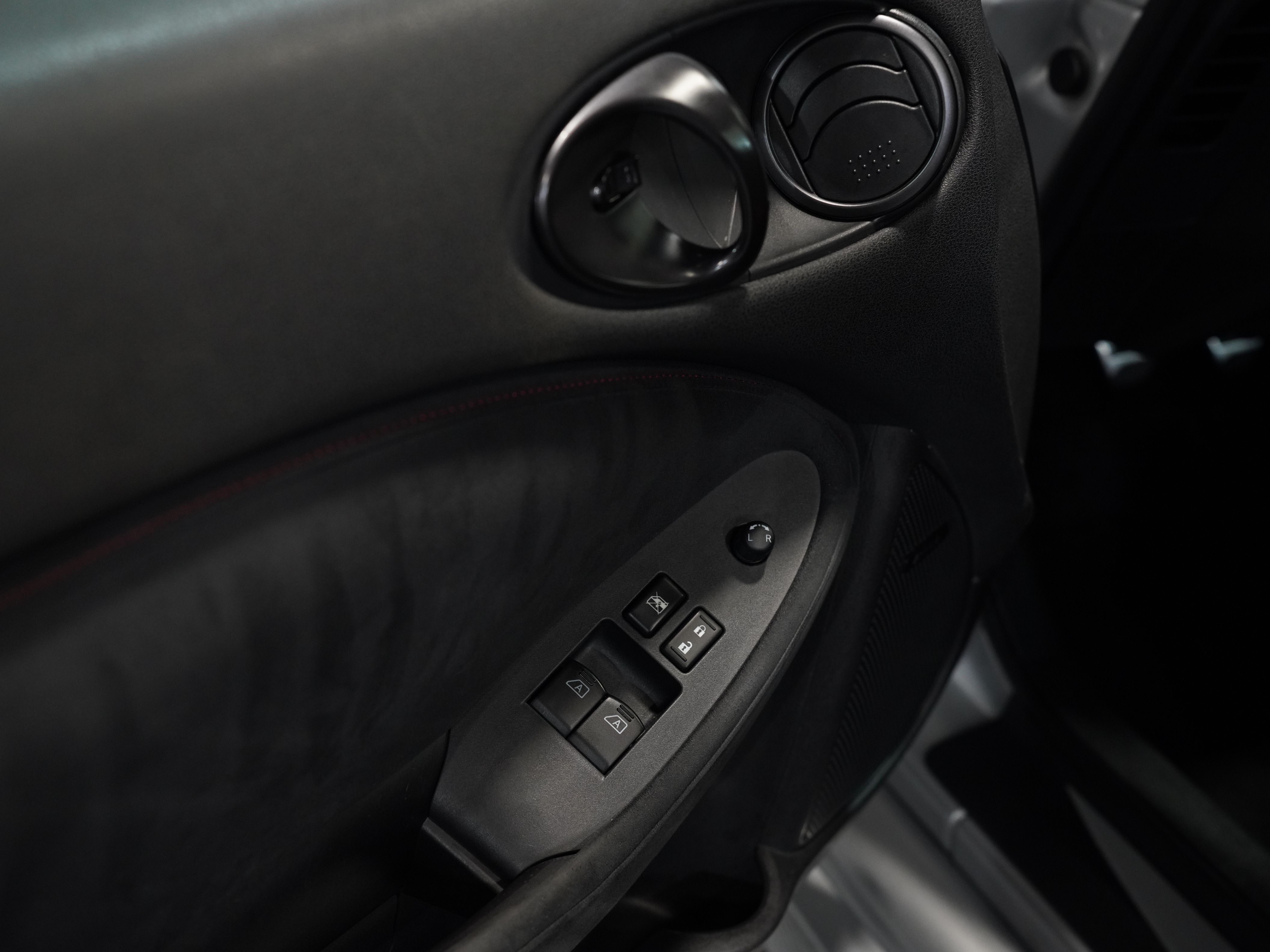 SILVER, 2016 NISSAN 370Z Image 22