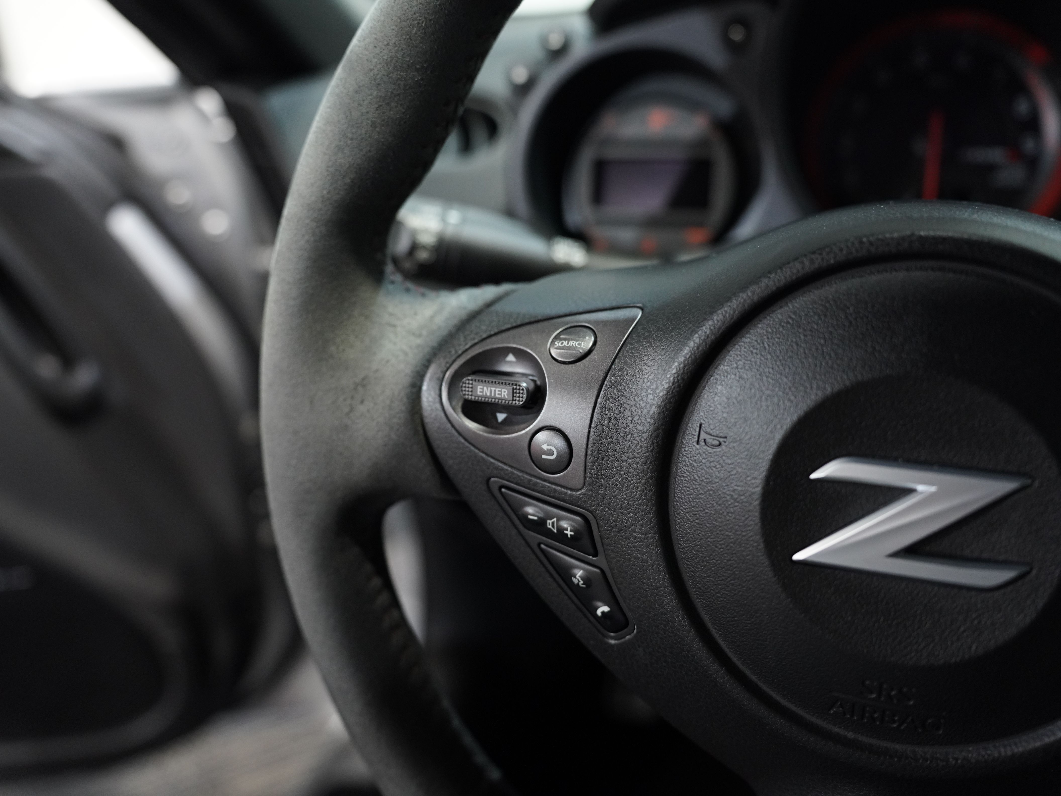 SILVER, 2016 NISSAN 370Z Image 34