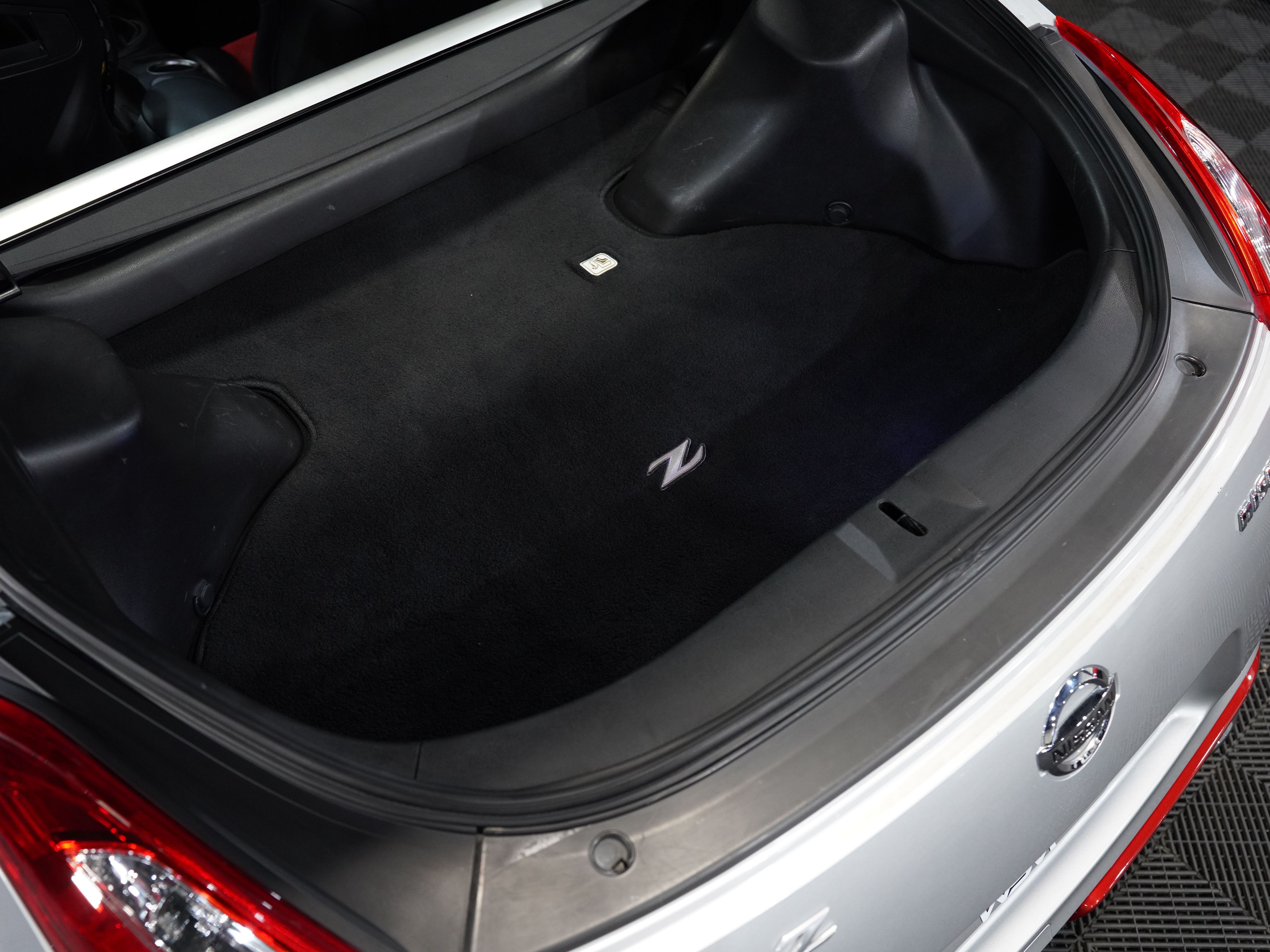 SILVER, 2016 NISSAN 370Z Image 45