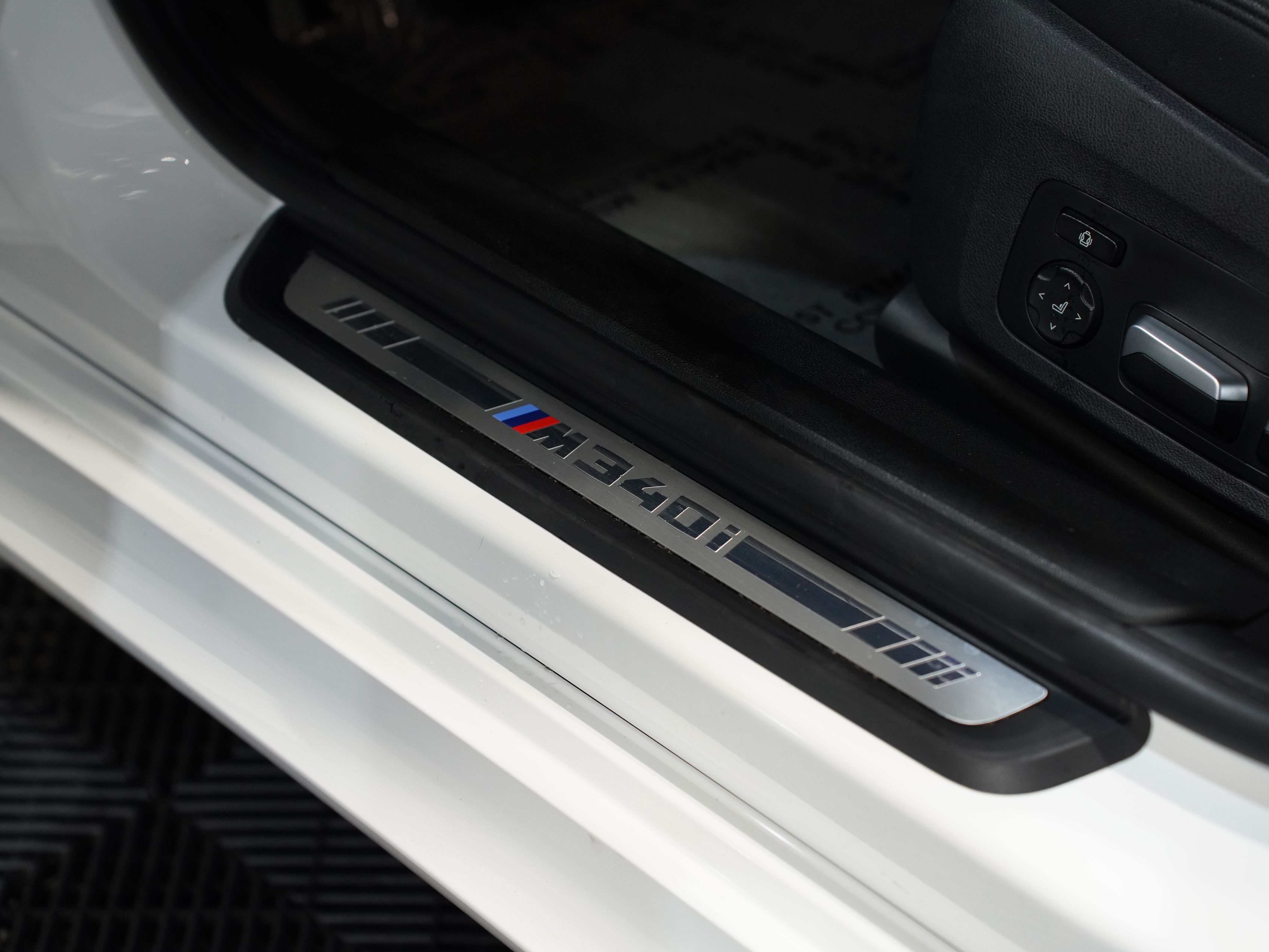 ALPINE WHITE, 2020 BMW 3 SERIES Image 28