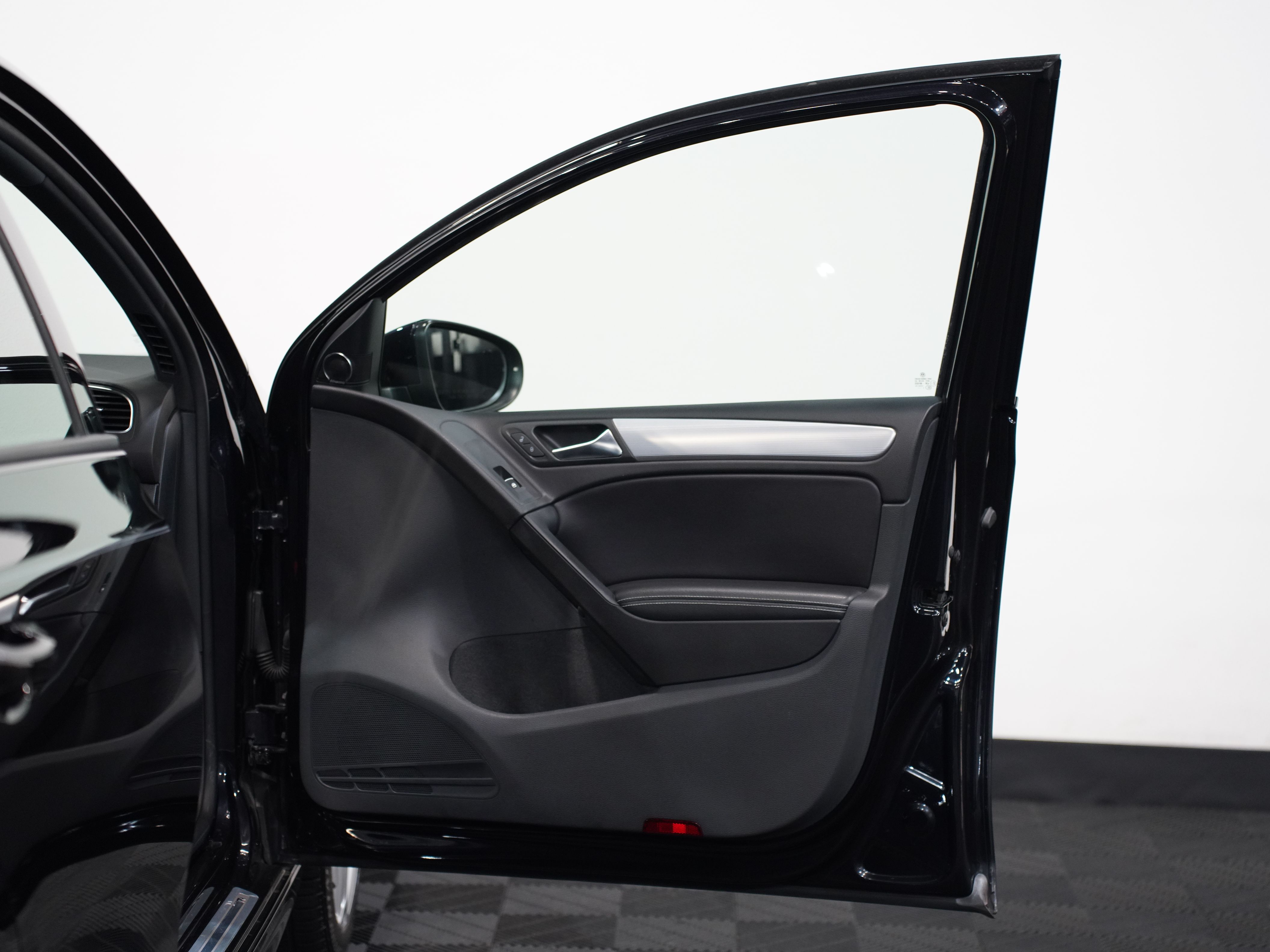 BLACK, 2013 VOLKSWAGEN GOLF Image 24